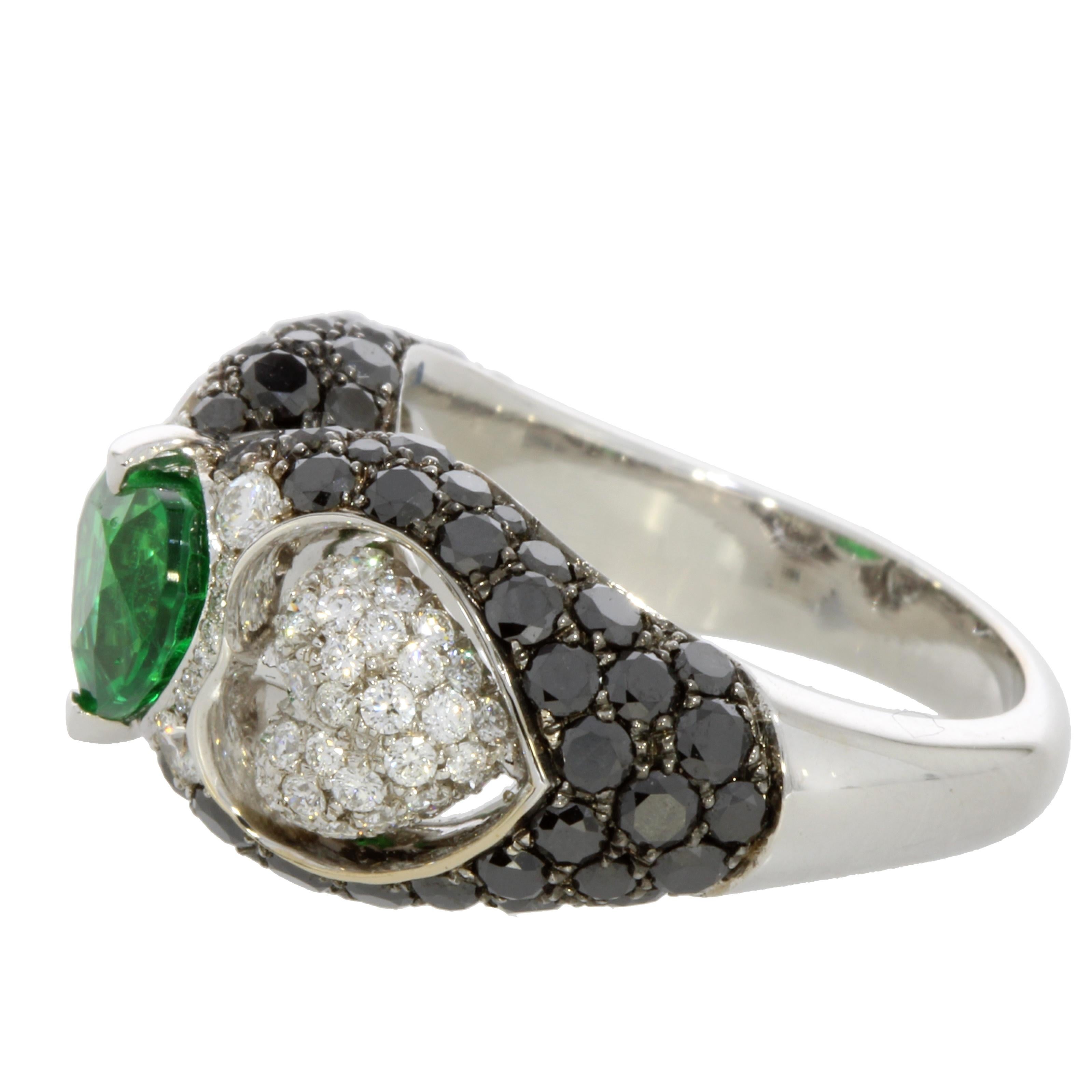 Heart Cut Tsavorite and Diamond Heart Ring 18 Karat Gold Collection by Niquesa For Sale