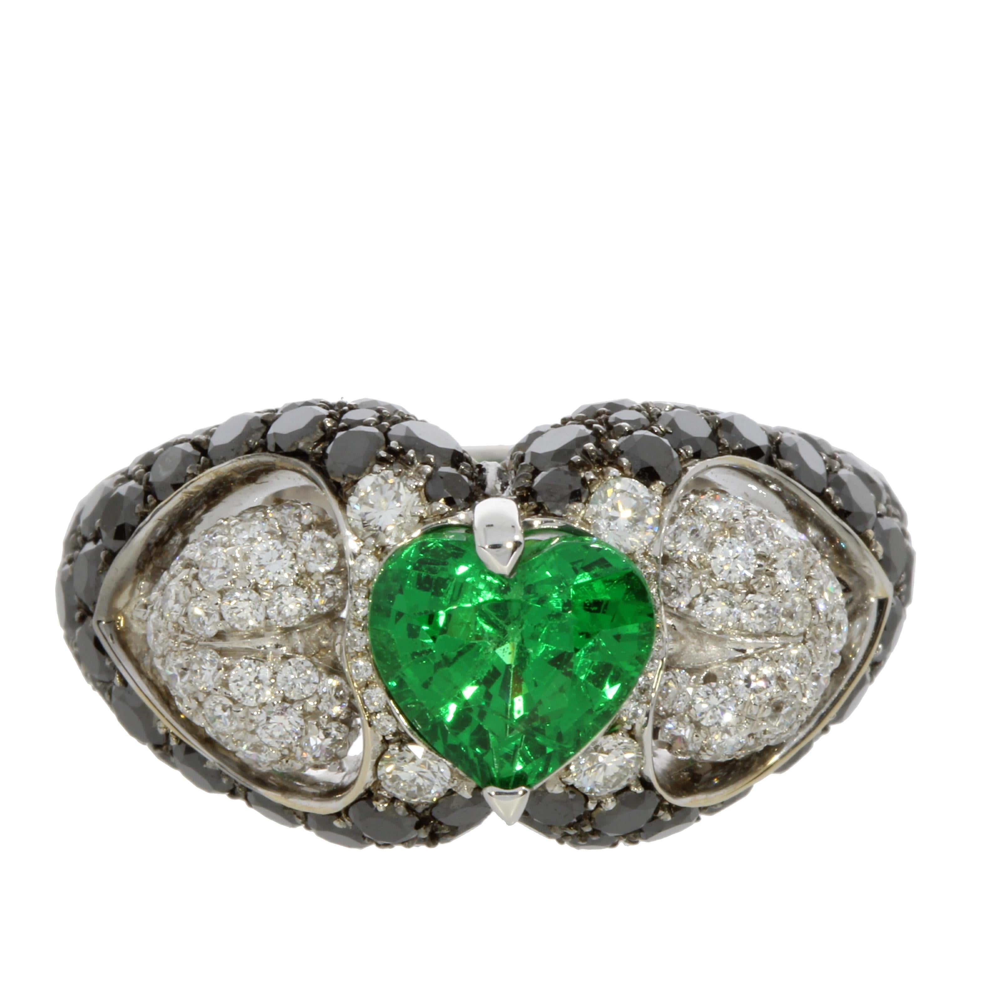 Women's Tsavorite and Diamond Heart Ring 18 Karat Gold Collection by Niquesa For Sale