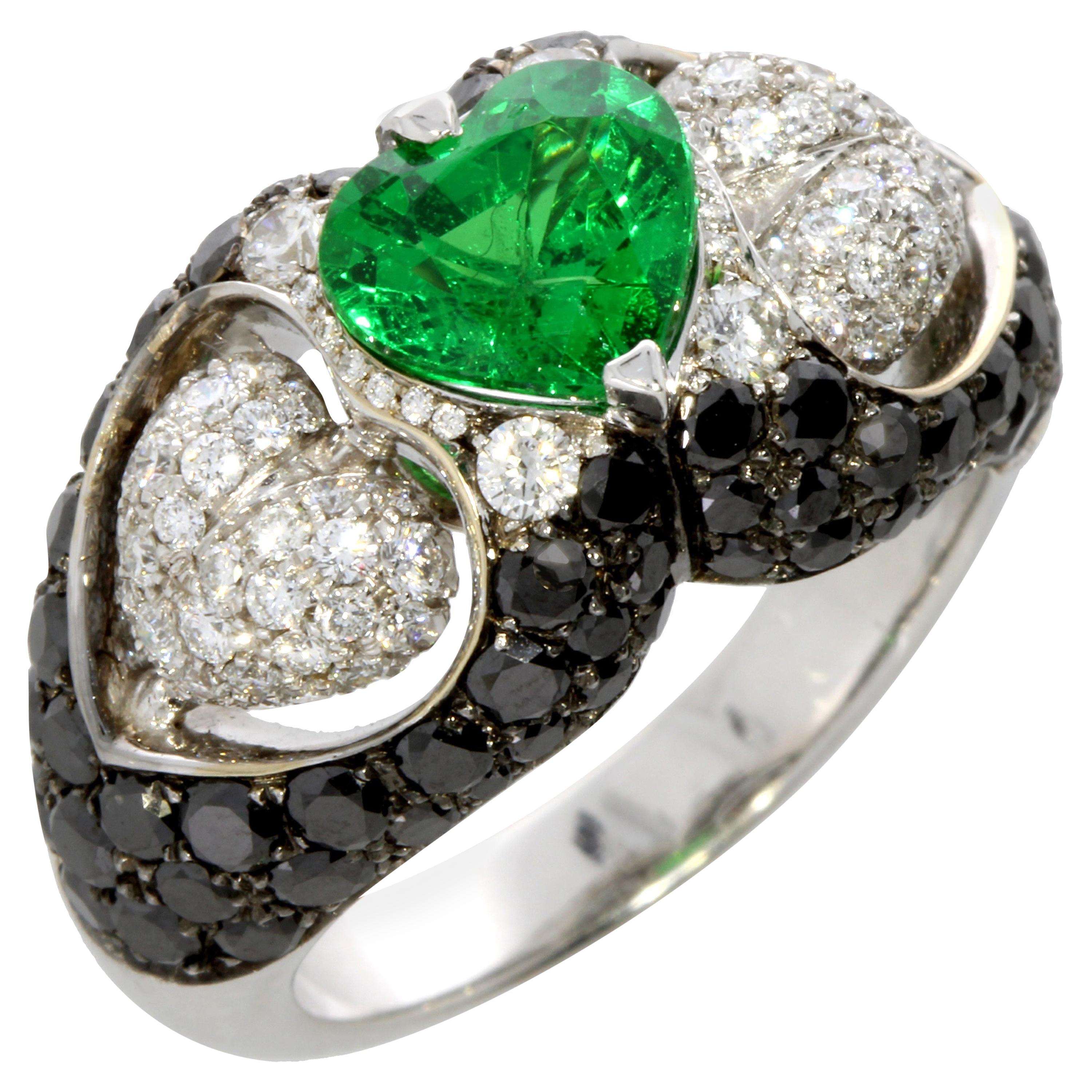 Tsavorite and Diamond Heart Ring 18 Karat Gold Collection by Niquesa For Sale