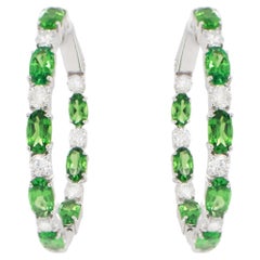 Orecchini a cerchio con tsavorite e diamanti 5,43 carati in oro 18K