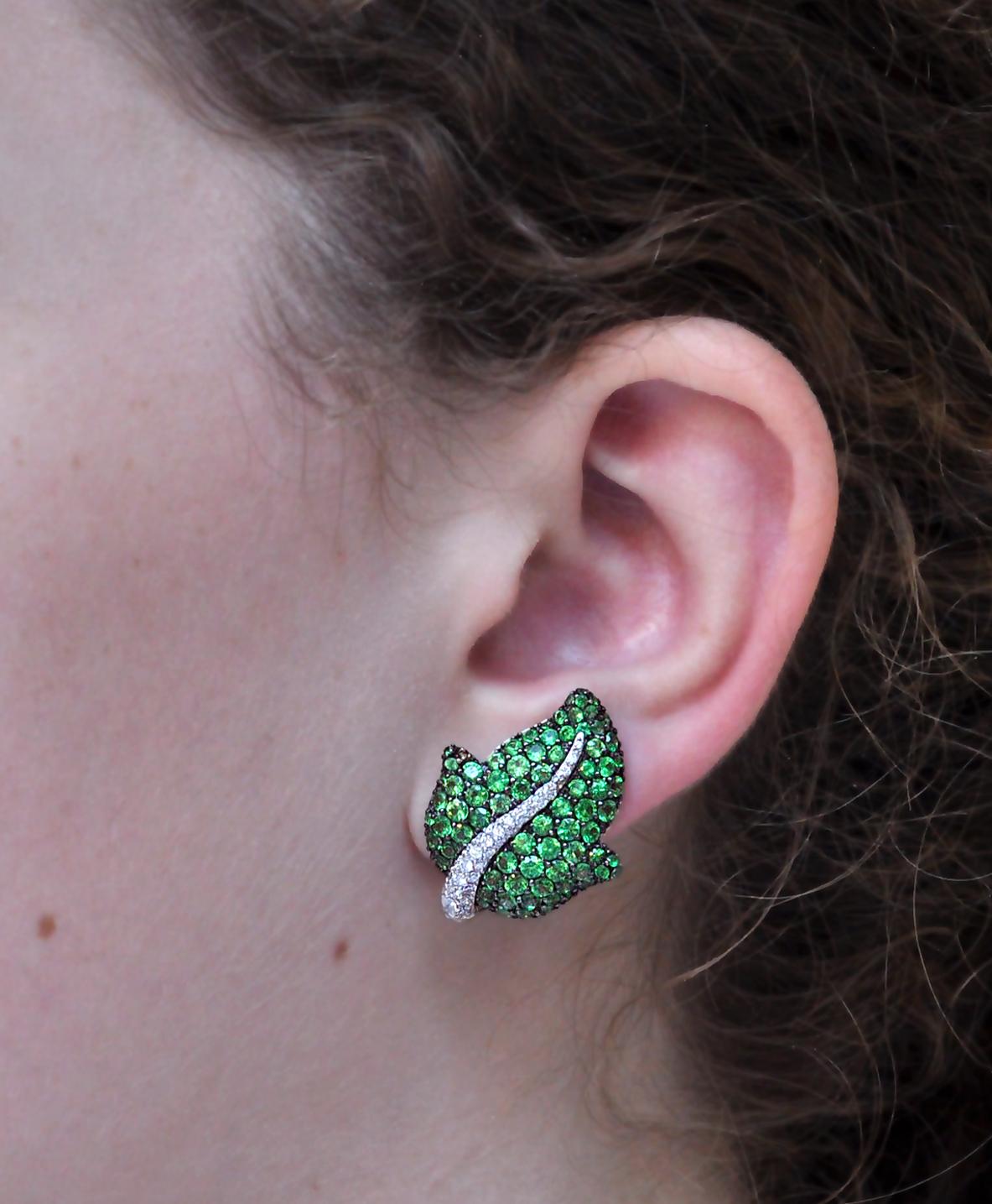 Tsavorite and Diamond Leaf Earrings In New Condition For Sale In Monte Carlo, MC