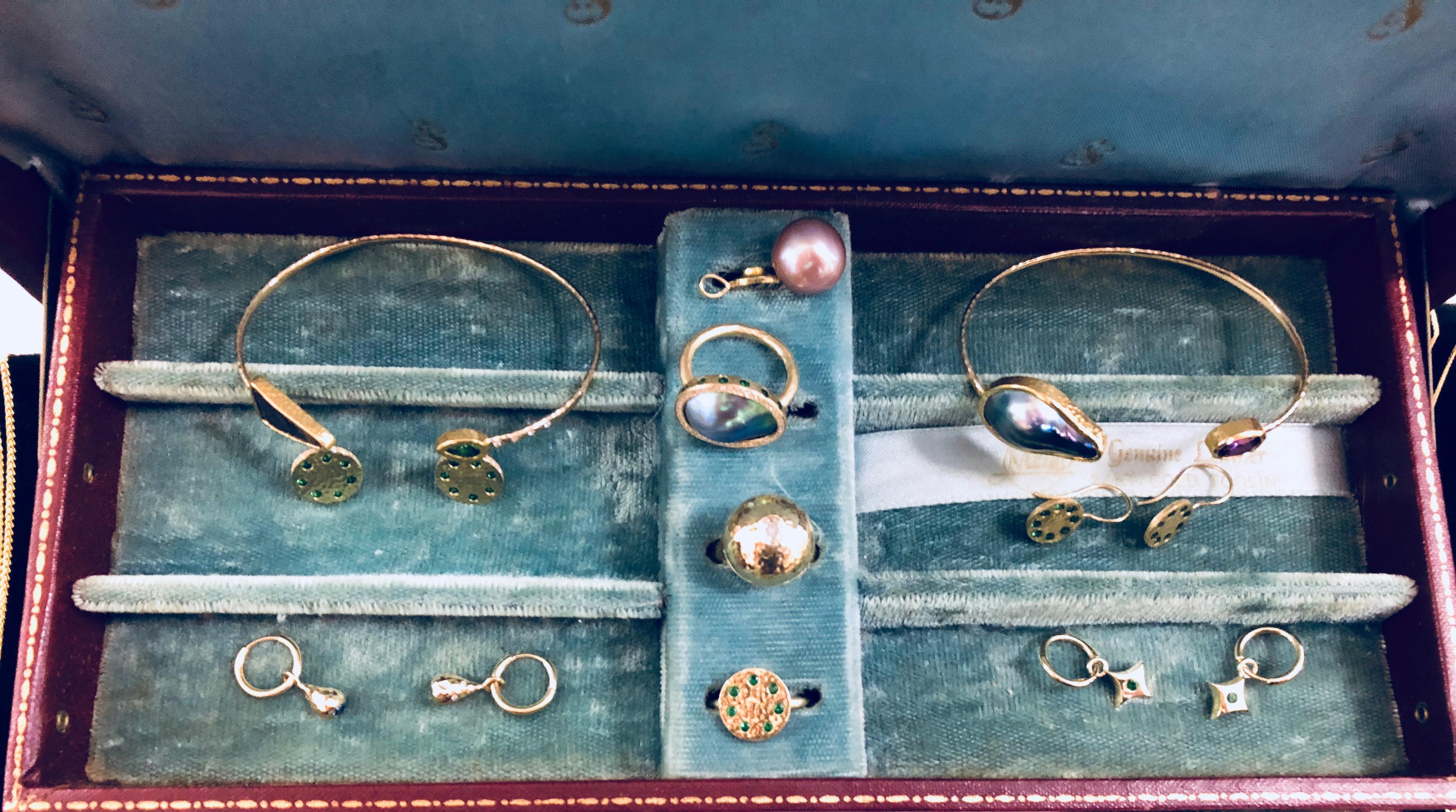 Women's or Men's Tsavorite and Diamond Micropavé 18 Karat Gold Sundial Ring For Sale