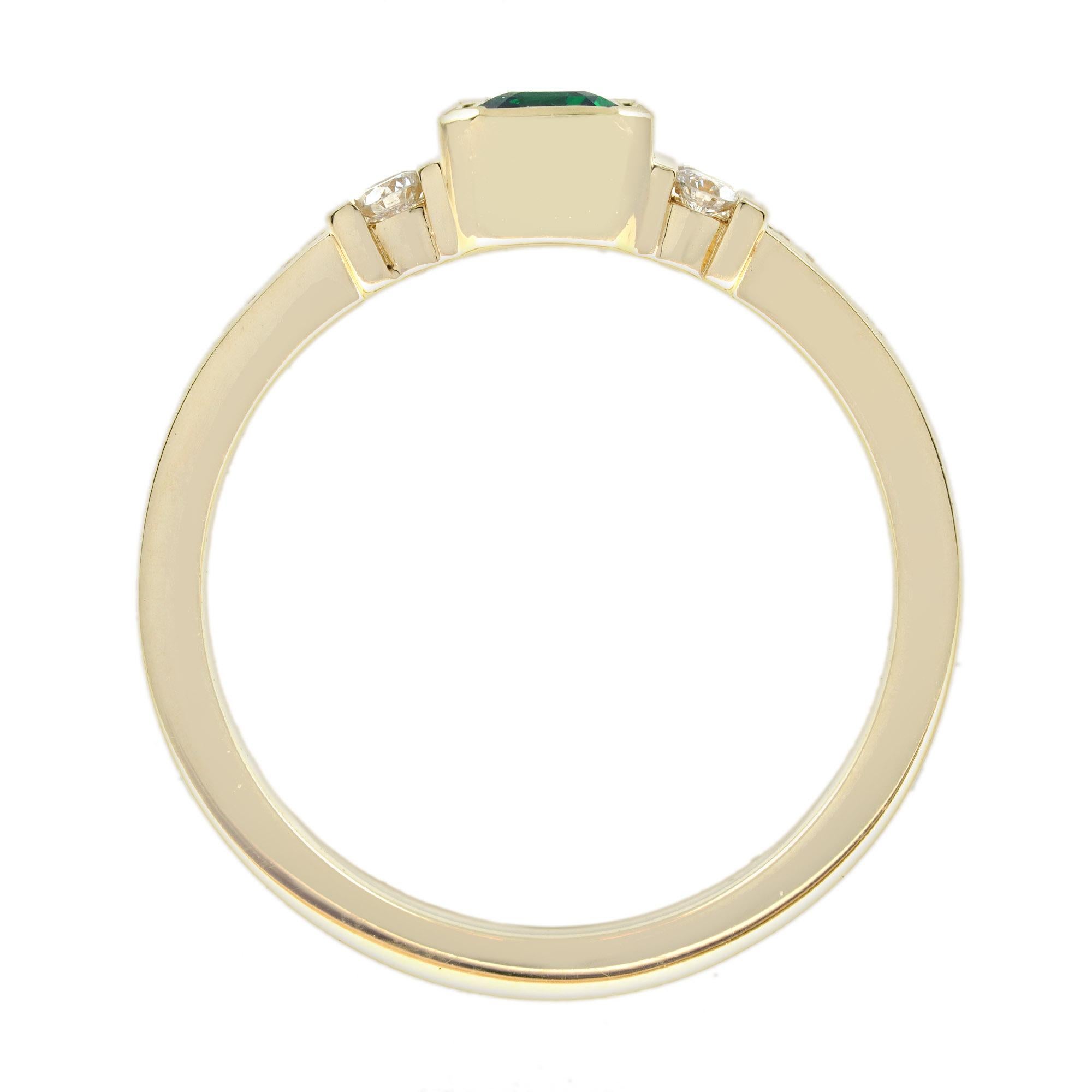 Women's Tsavorite and Diamond Solitaire Engagement Ring in 18K Yellow Gold For Sale
