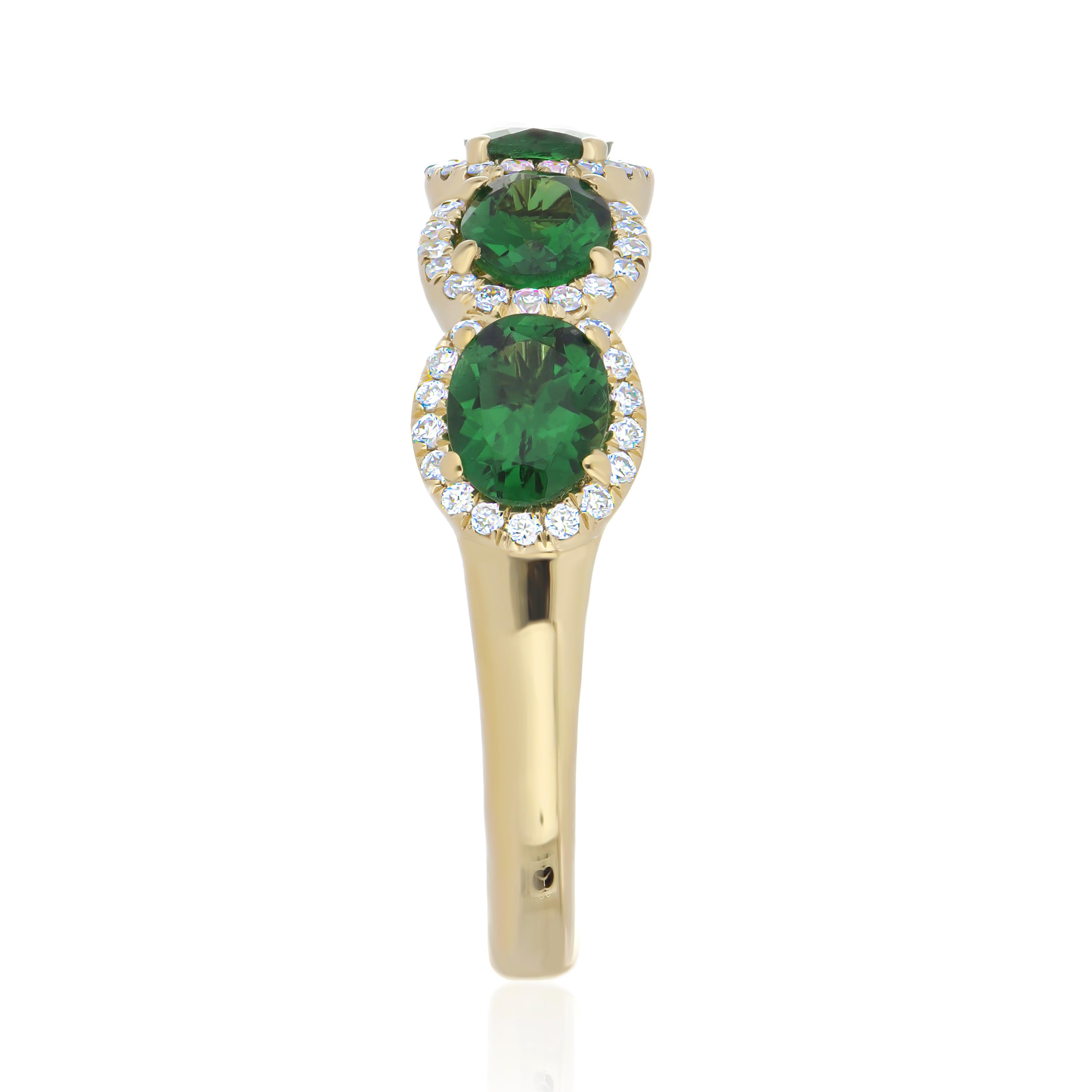 Tsavorite and Diamond Studded hand-crafted ring in 18 Karat Yellow Gold In New Condition For Sale In JAIPUR, IN