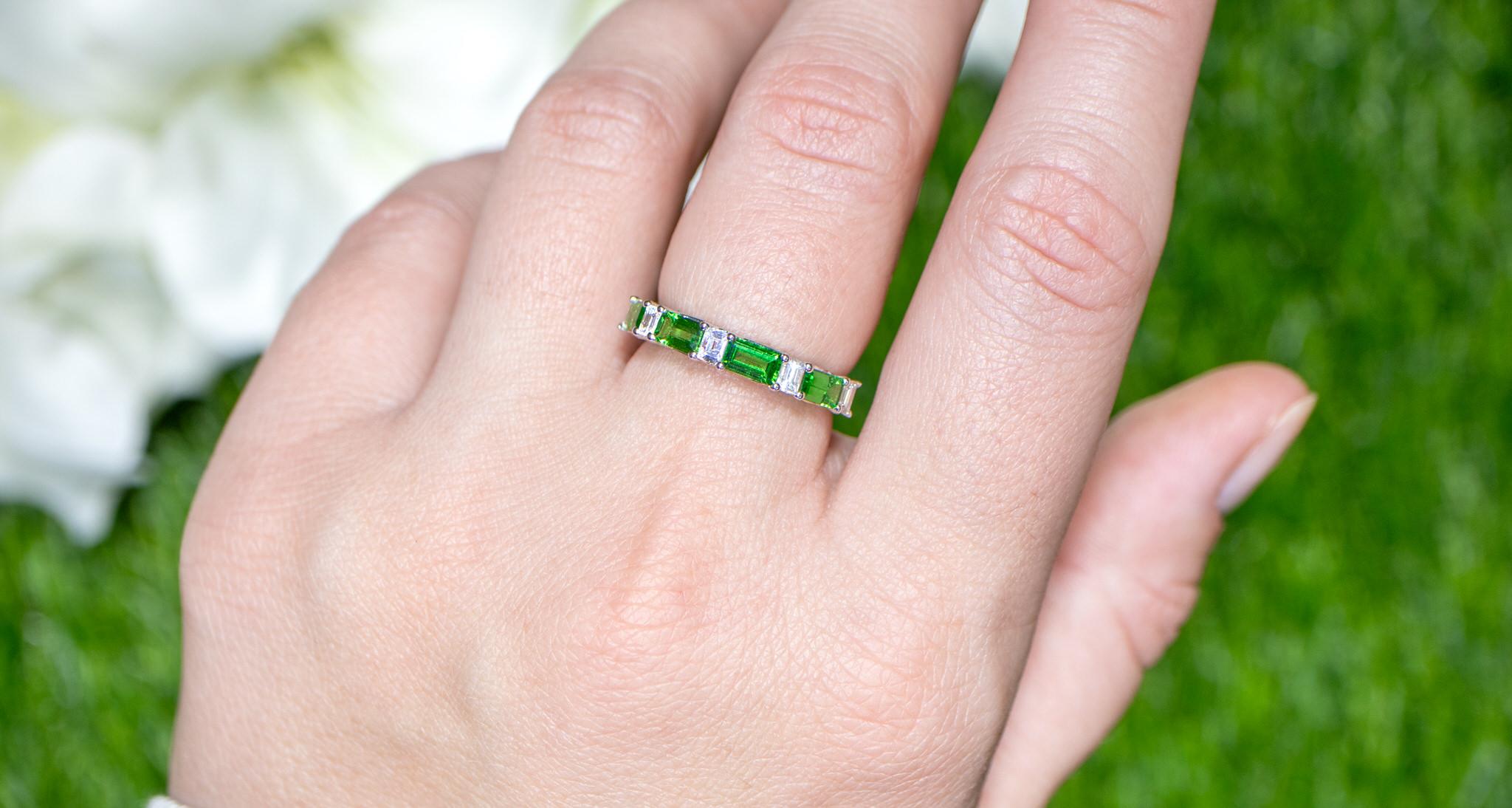 It comes with the Gemological Appraisal by GIA GG/AJP
All Gemstones are Natural
Tsavorites = 1.13 Carats
Diamonds = 0.48 Carats
Metal: 18K White Gold
Ring Size: 6.25* US
*It can be resized complimentary