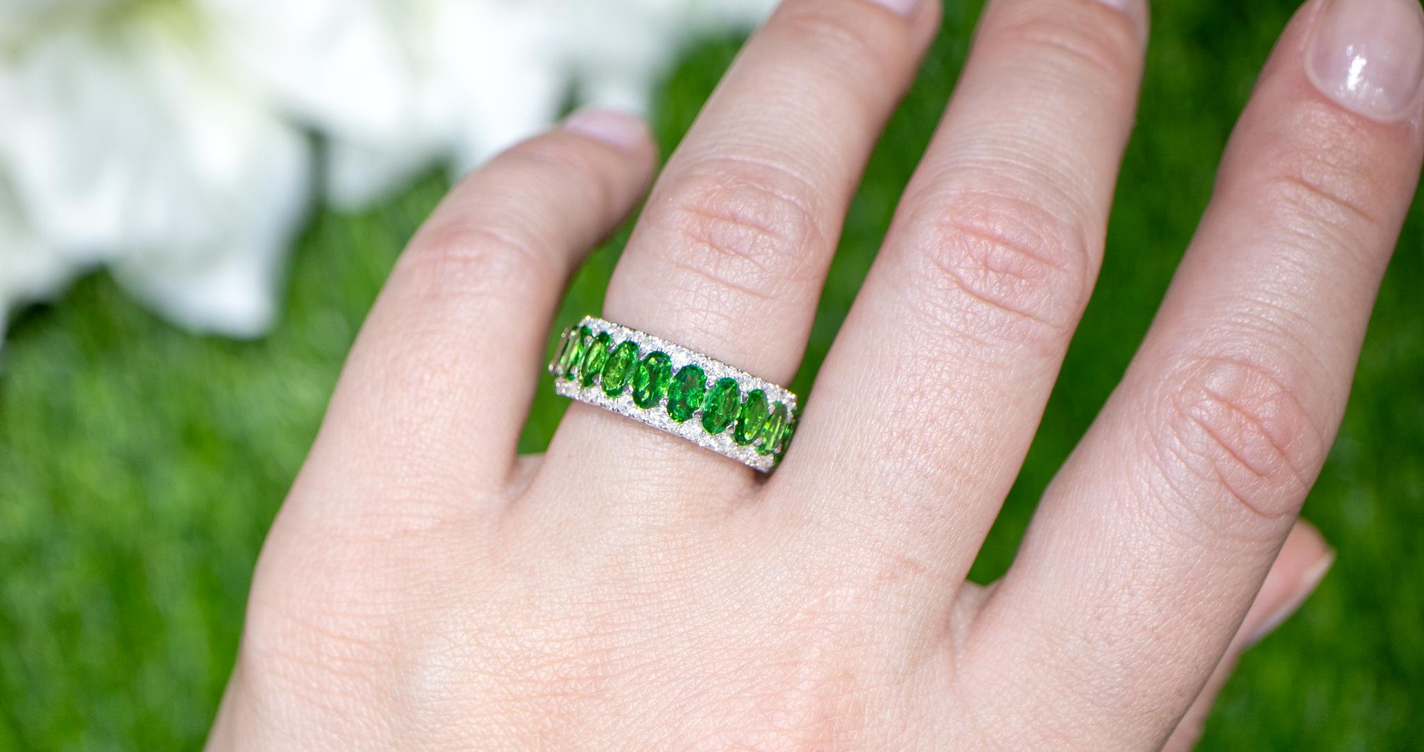 Tsavorite Band Ring With Diamonds 2 Carats 18K Gold In Excellent Condition For Sale In Aliso Viejo, CA