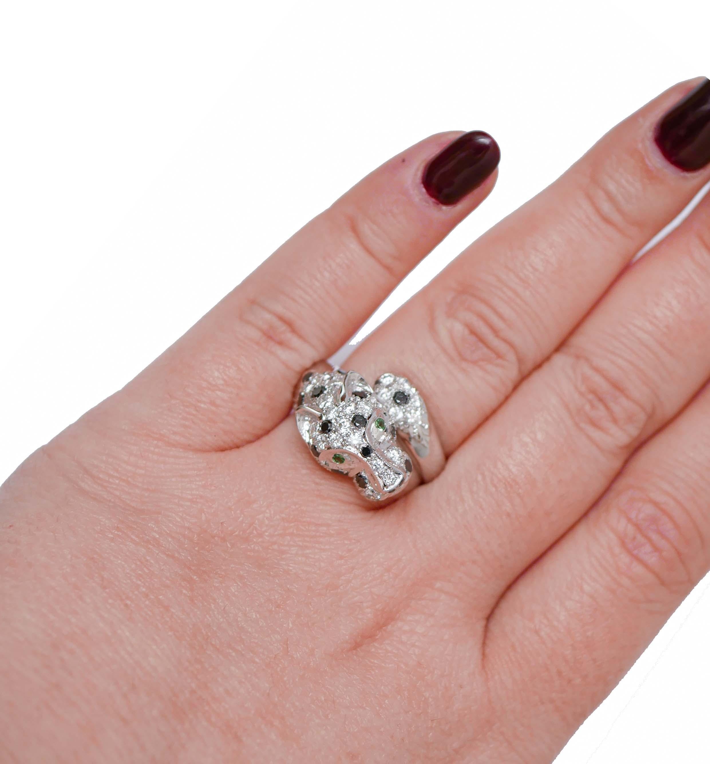 Ring aus 18 Karat Weißgold mit Tsavorit, schwarzen Diamanten und weißen Diamanten. im Zustand „Gut“ im Angebot in Marcianise, Marcianise (CE)