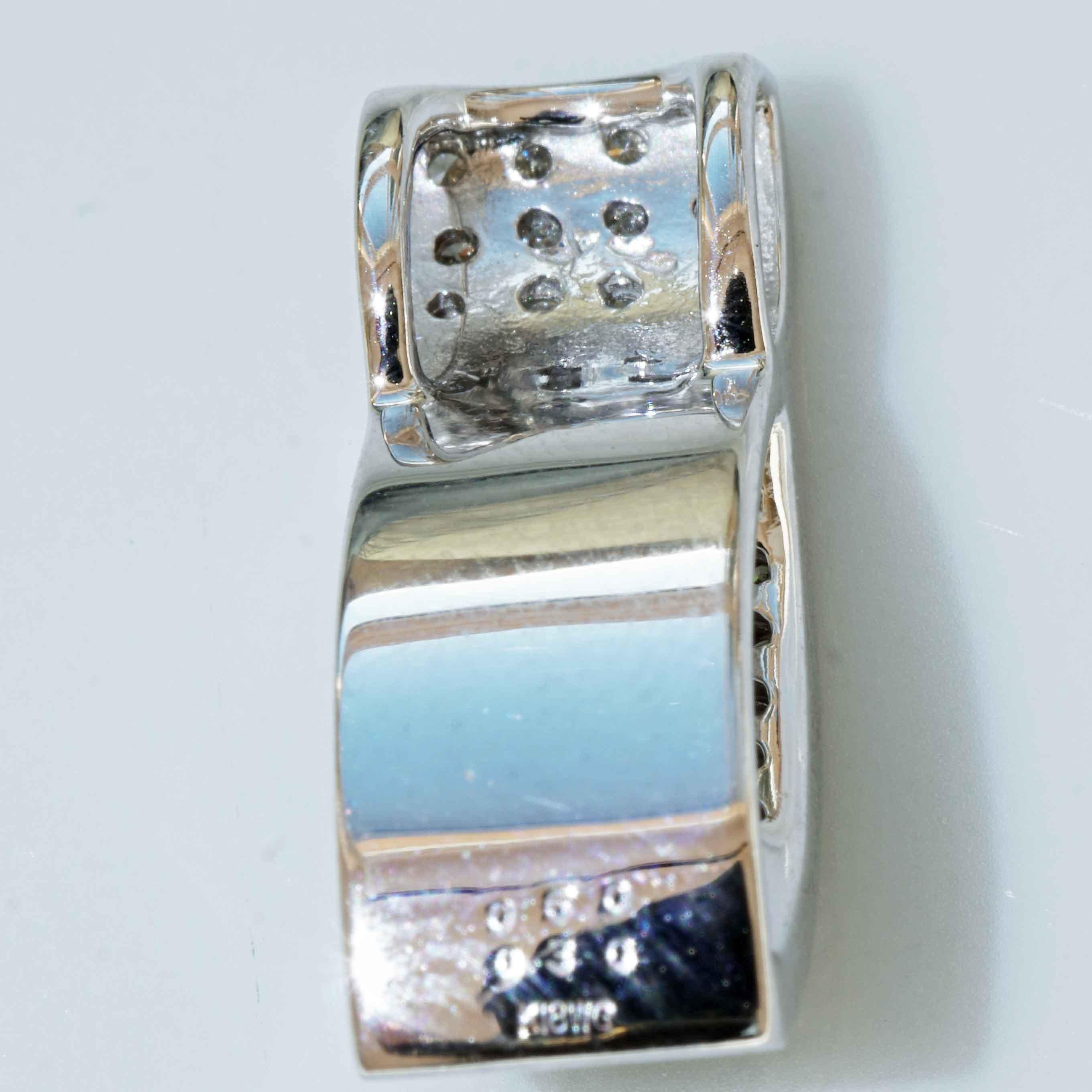 Moderno Ciondolo Brilliante di Tsavorite 0,60 ct 0,30 ct una gemma nuova con certificato in vendita