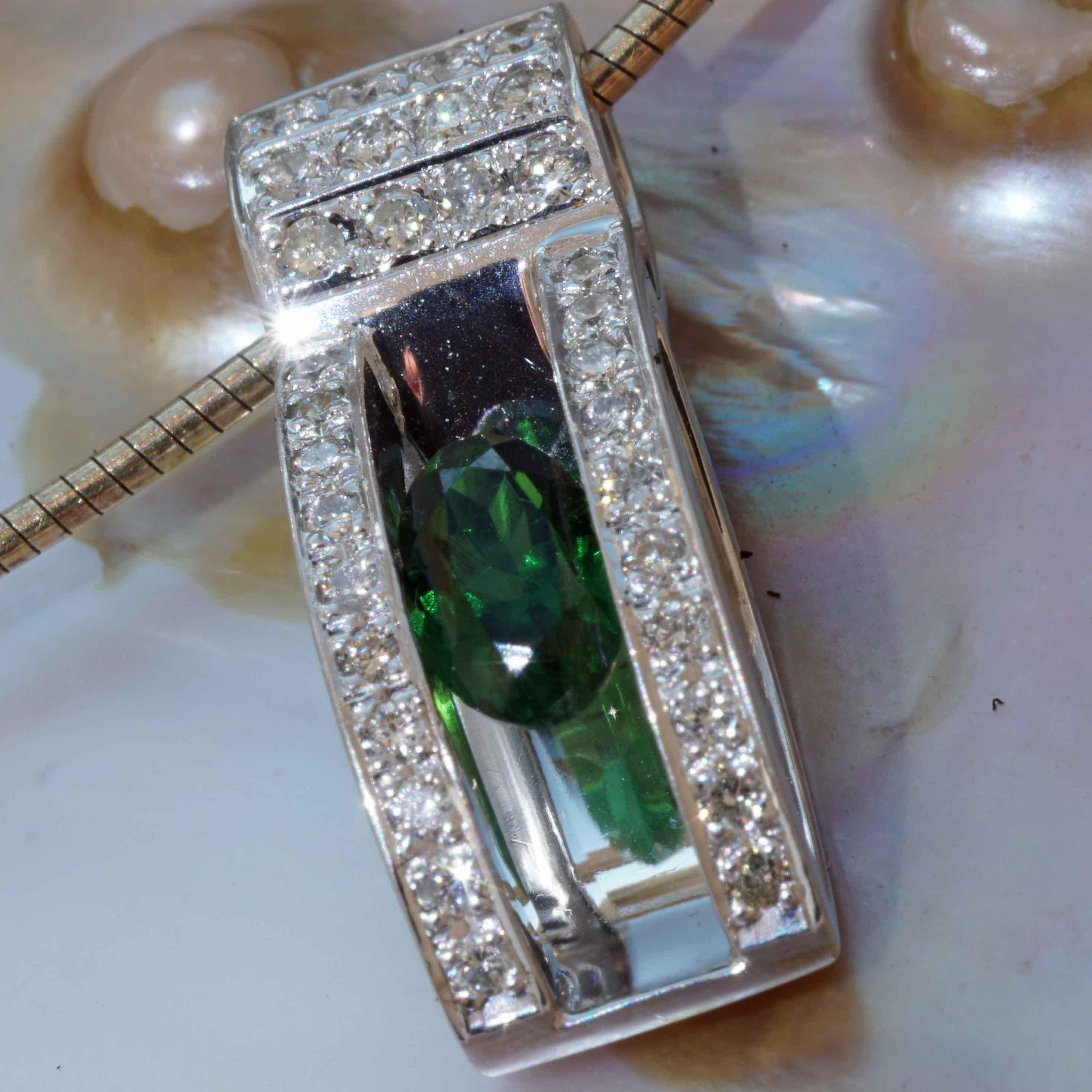 da uomo o donna Ciondolo Brilliante di Tsavorite 0,60 ct 0,30 ct una gemma nuova con certificato in vendita