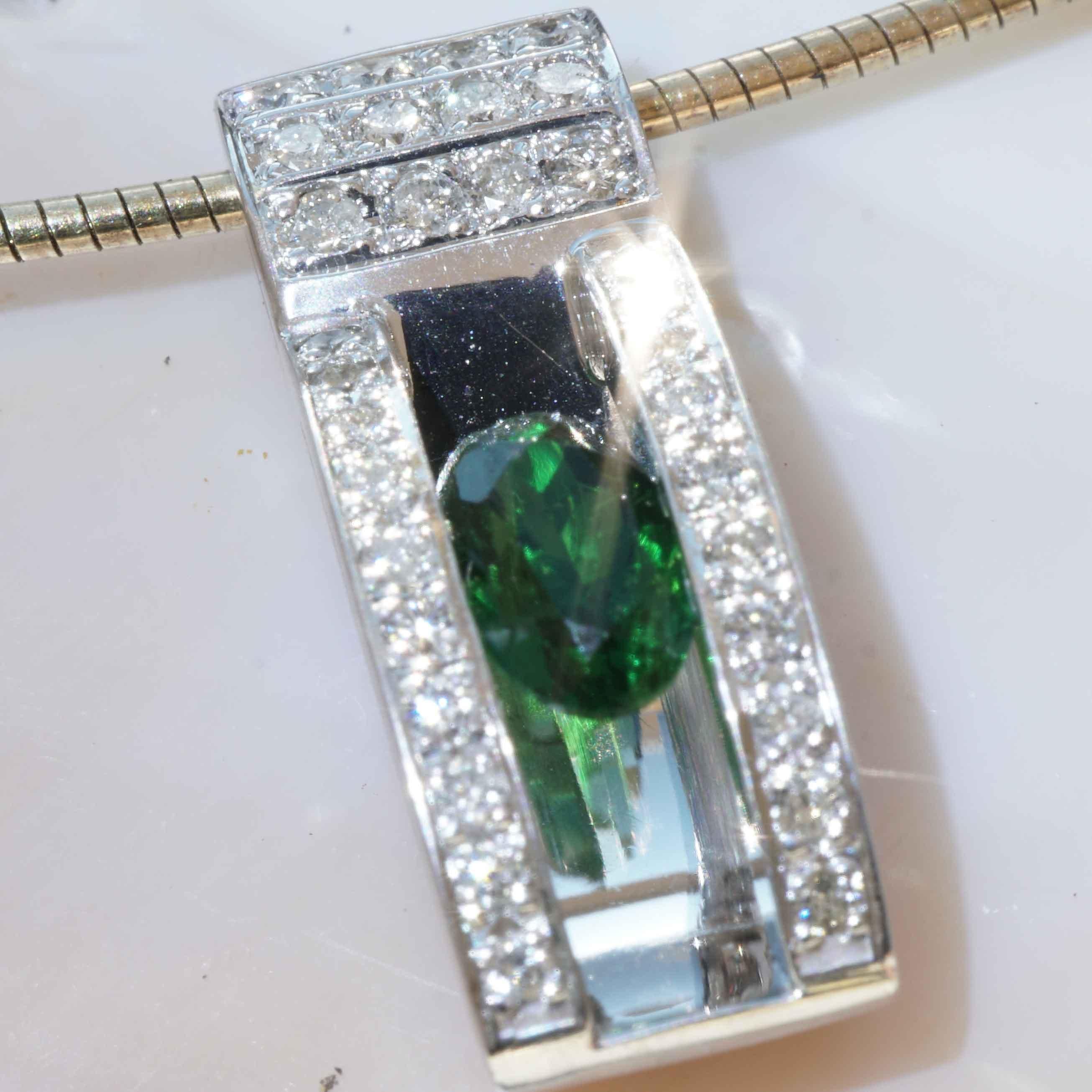 Ciondolo Brilliante di Tsavorite 0,60 ct 0,30 ct una gemma nuova con certificato in vendita 1