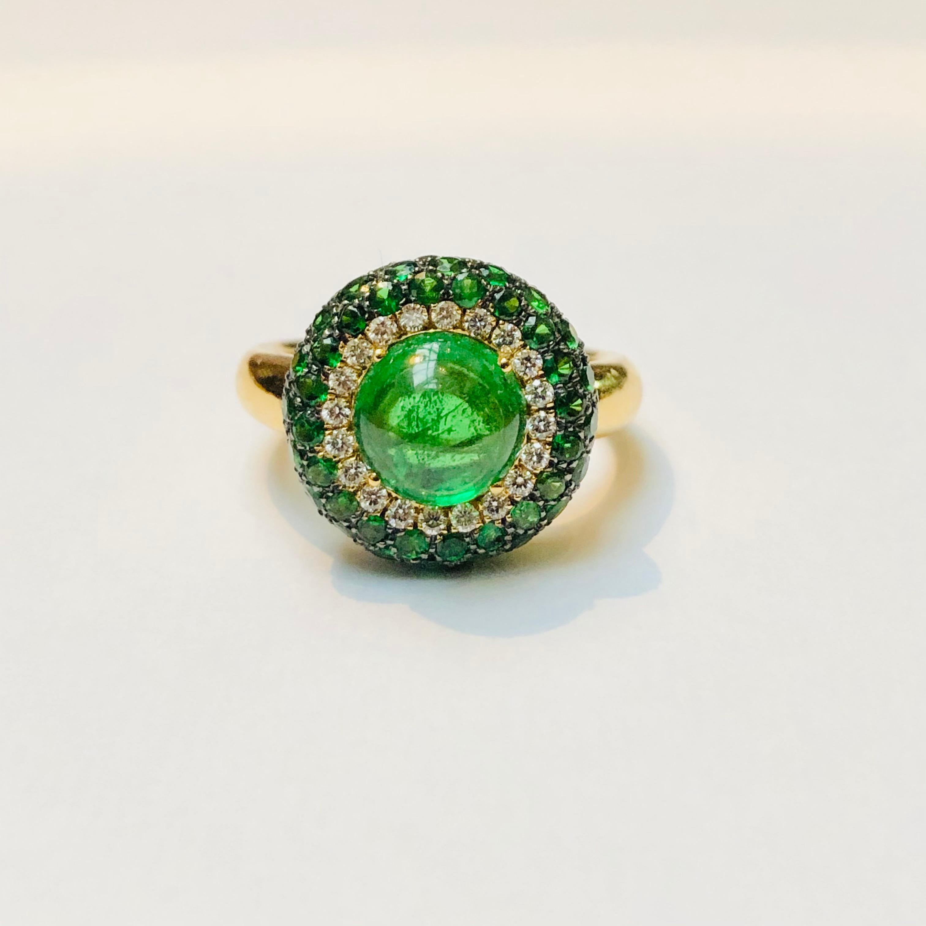 Contemporary Tsavorite Cabochon Cocktail Ring, 18 Carat Yellow Gold, Made in Italy For Sale