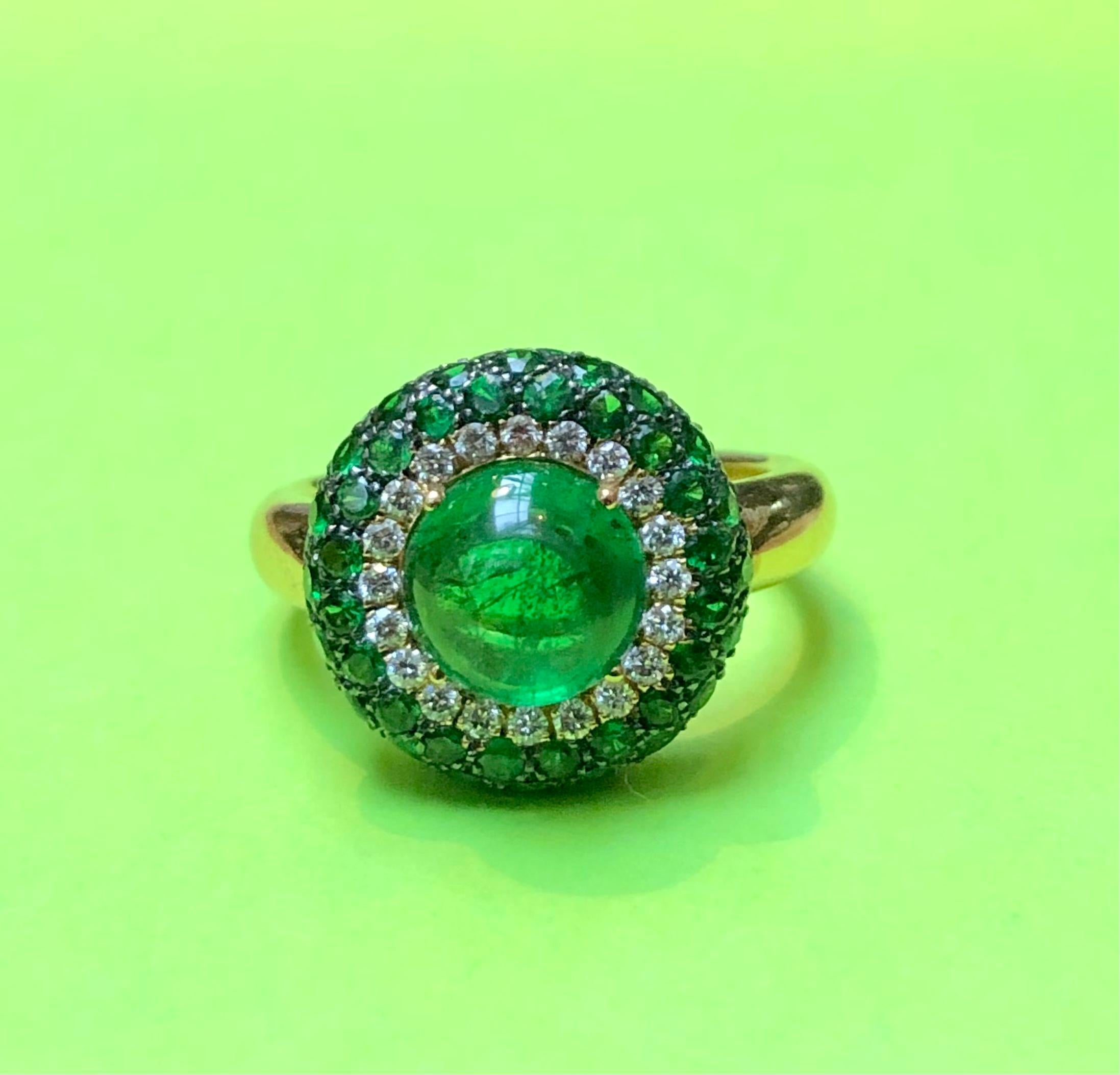 Tsavorite Cabochon Cocktail Ring, 18 Carat Yellow Gold, Made in Italy In Excellent Condition For Sale In London, GB
