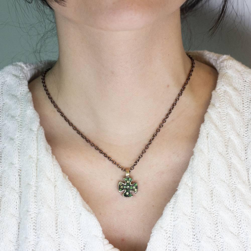 Collana con croce di tsavorite in vendita 1