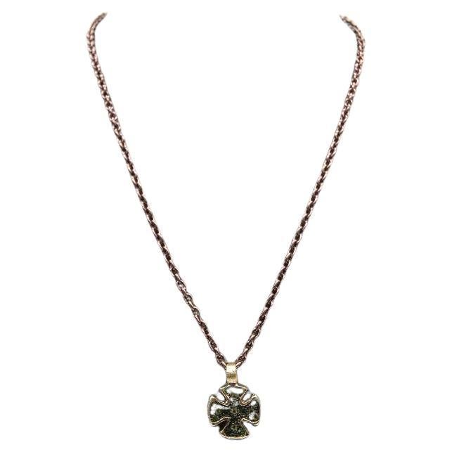 Collana con croce di tsavorite in vendita