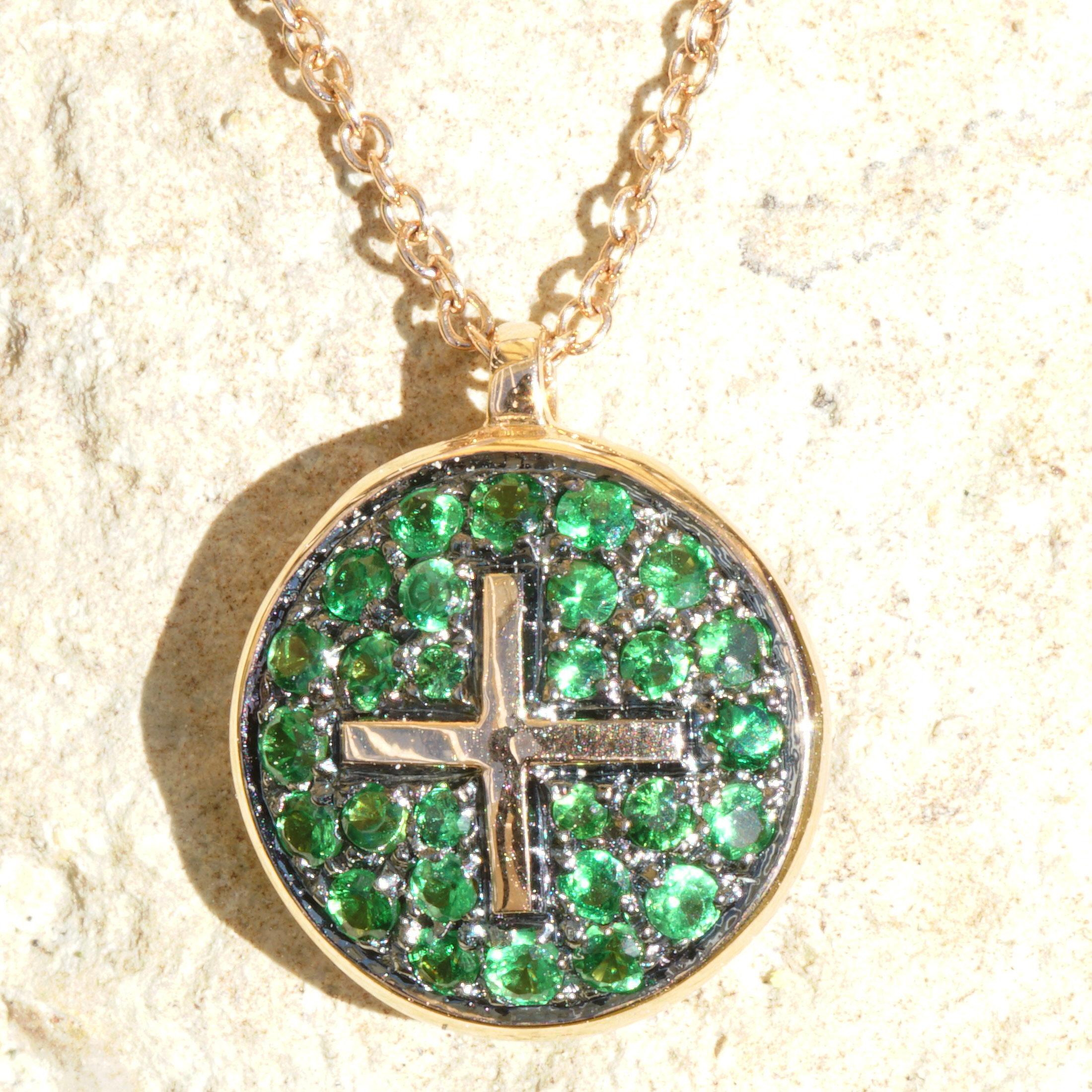Modern Tsavorite Cross Pendant with Chain 750 Rose Gold What a Color Made in Italy Cute For Sale