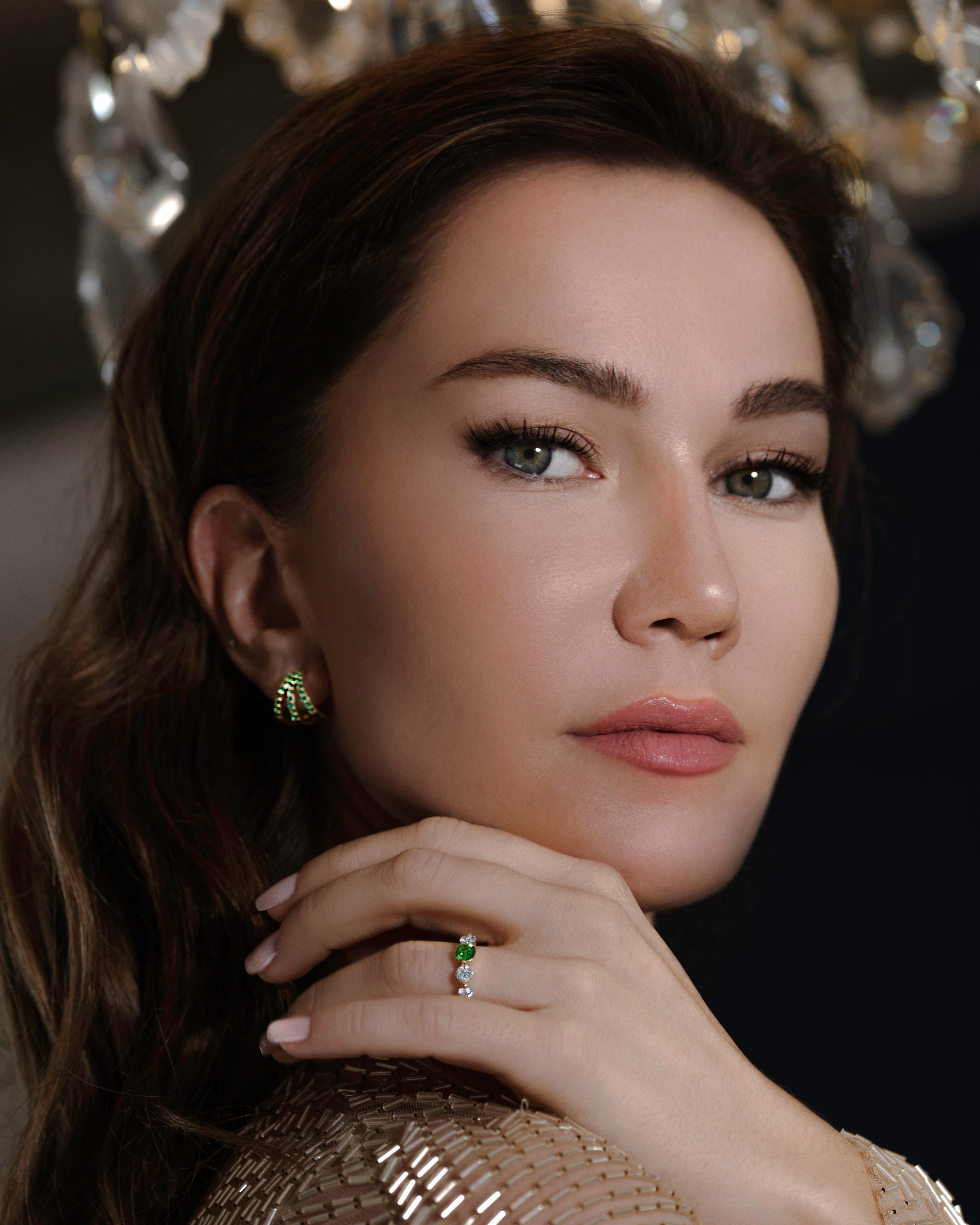 Anillo de oro amarillo de 18 quilates con tsavorita y diamantes Contemporáneo en venta