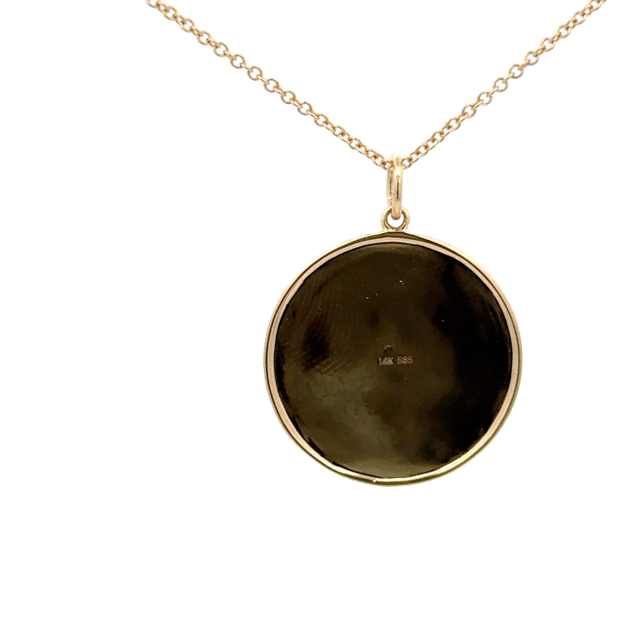 Taille ronde Pendentif breloque disque cannelé serpent en or jaune 14 carats avec tsavorite et diamants 0,27 carat en vente