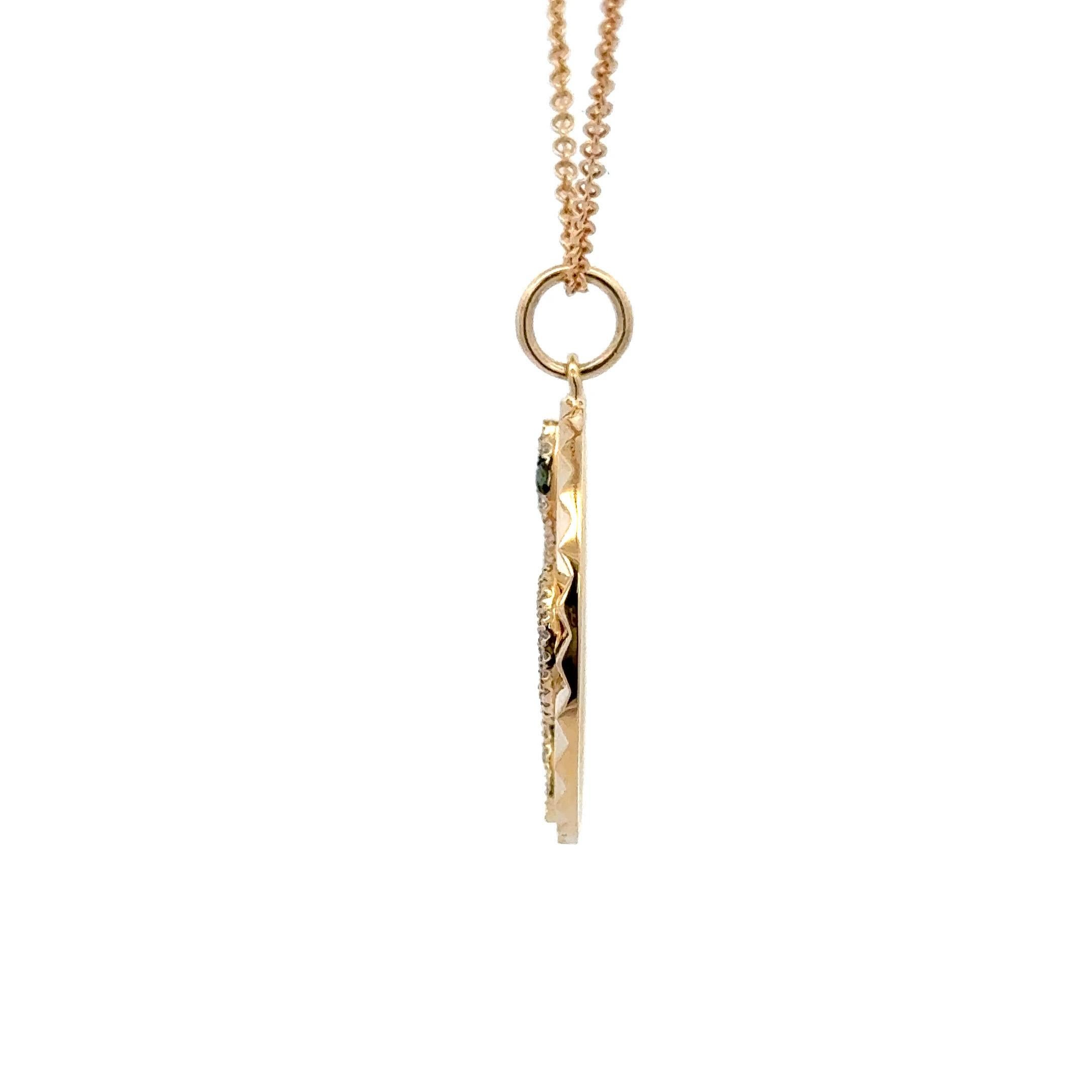 Pendentif breloque disque cannelé serpent en or jaune 14 carats avec tsavorite et diamants 0,27 carat Neuf - En vente à New York, NY