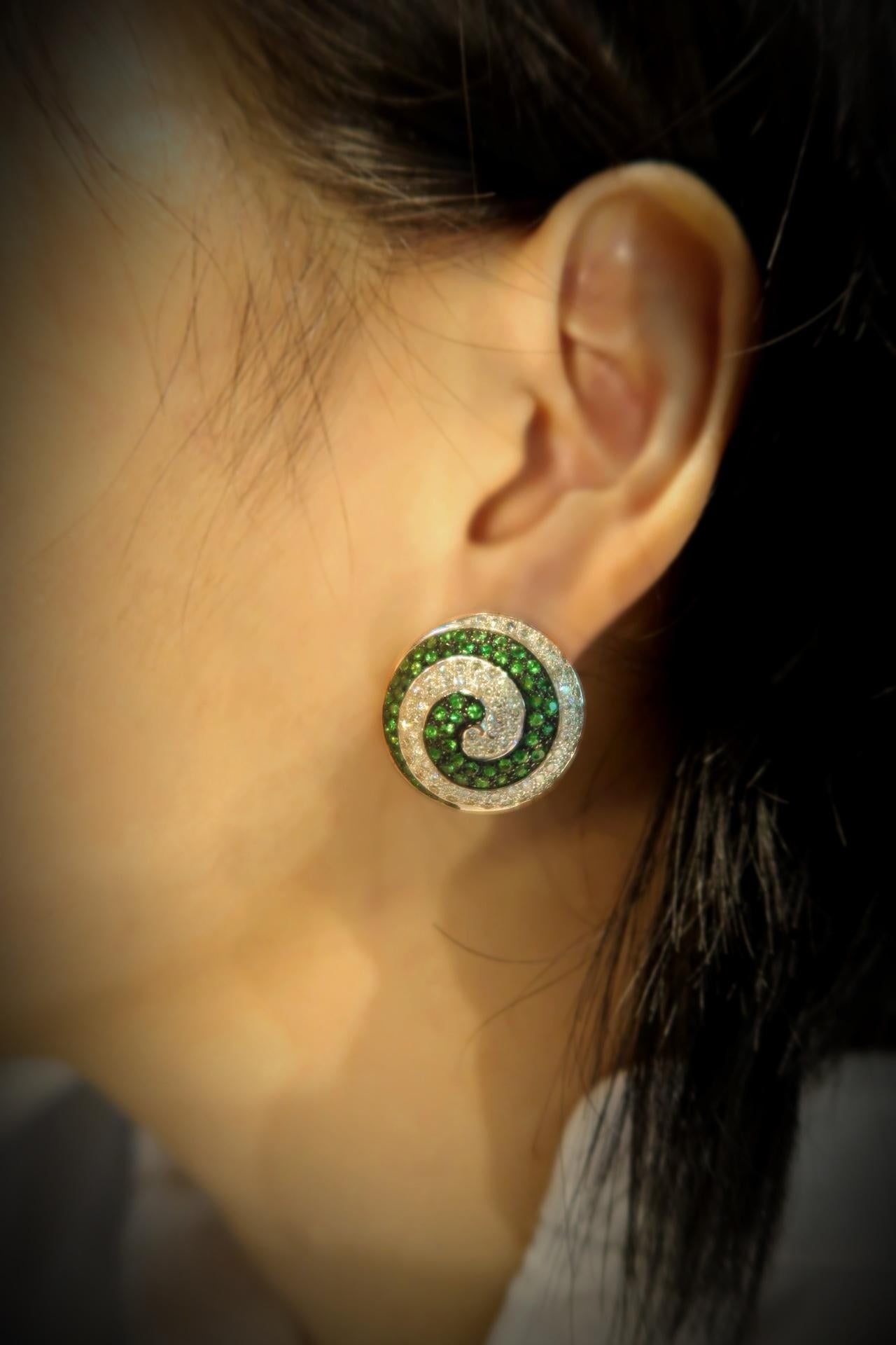 Tsavorite and Diamond Twirl Clip On Earrings in 18K White Gold for Pierced Ears

Please let us know should you wish to have the posts removed.

Tsavorite: 2.17 ct
Diamond: 1.88 ct
Gold: 18K White Gold, 27.93