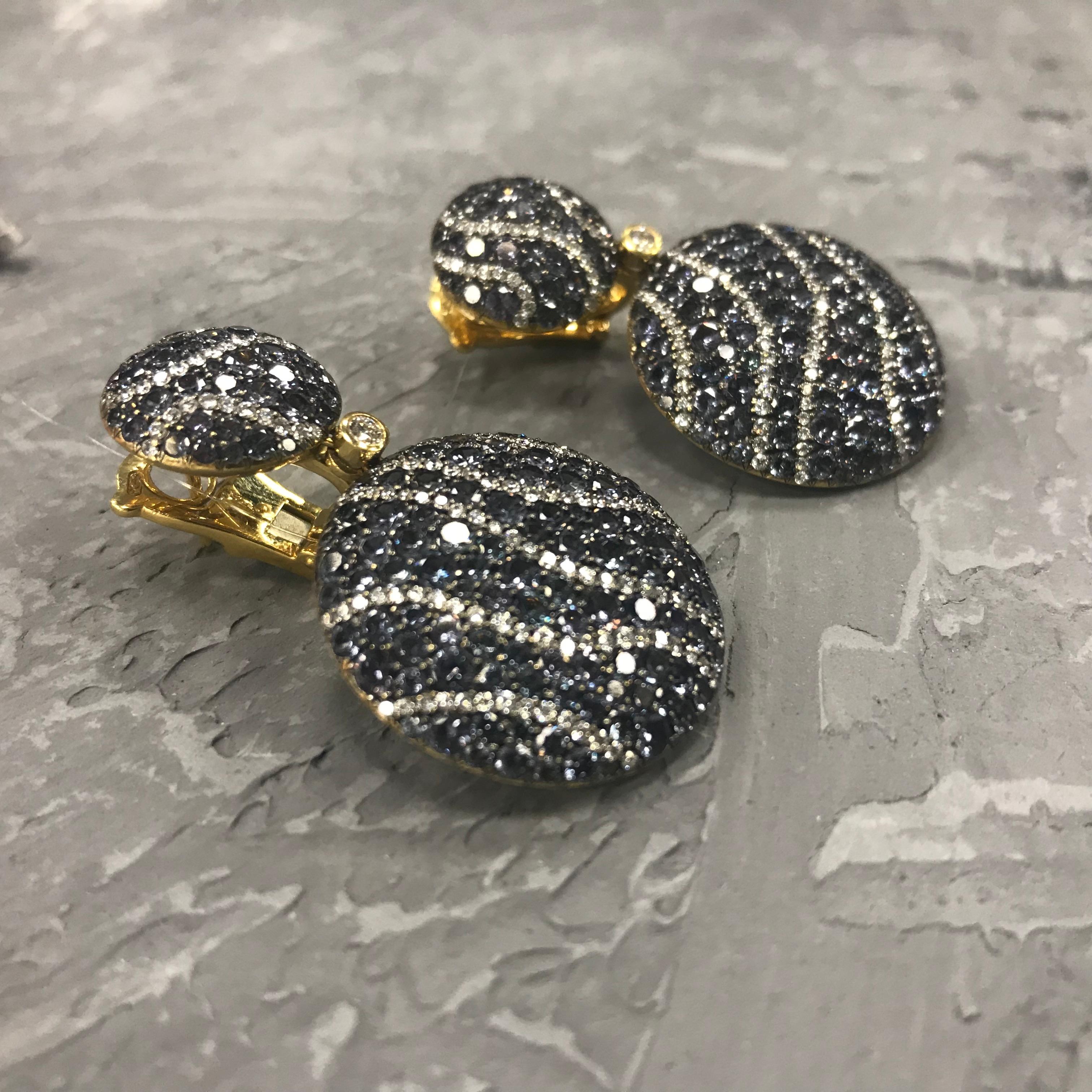 Modern Tsavorite Diamond Yellow Gold 18 Karat Chic Dangle Clip-On Earrings for Her For Sale