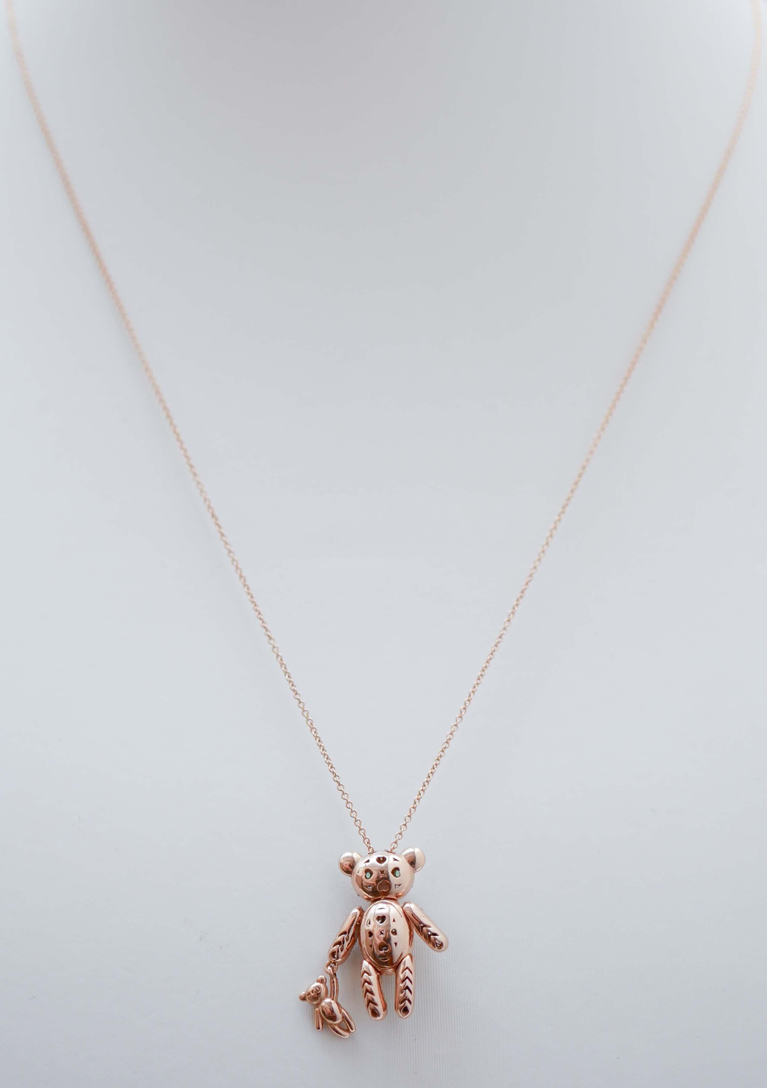 Halskette mit Teddy-Anhänger aus 18 Karat Roségold mit Tsavorit, Diamanten. (Gemischter Schliff)
