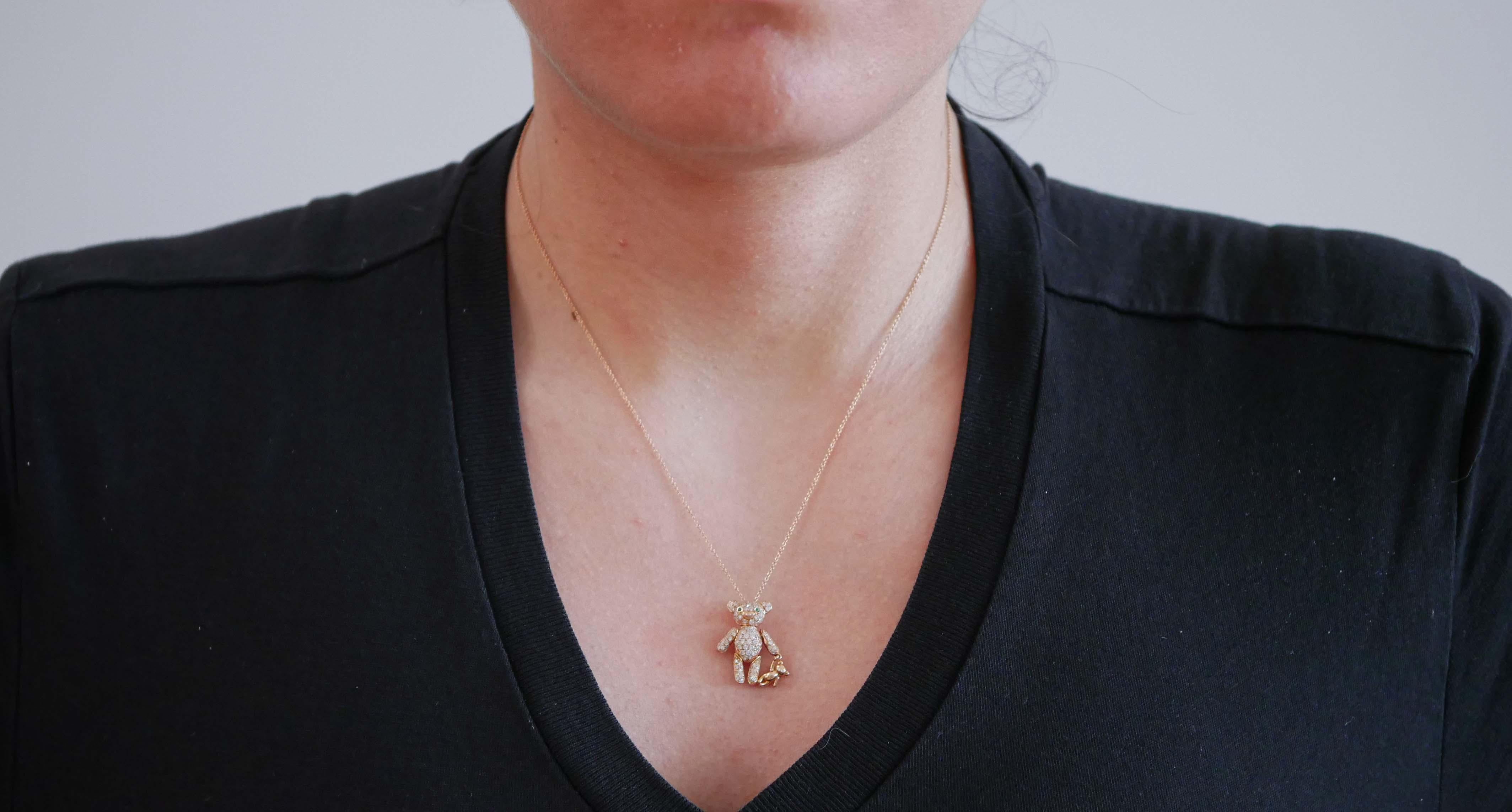 Halskette mit Teddy-Anhänger aus 18 Karat Roségold mit Tsavorit, Diamanten. im Zustand „Neu“ in Marcianise, Marcianise (CE)