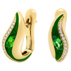 Ohrringe mit Tsavorit, Diamanten und Emaille aus 18 Karat Gelbgold mit gemelzenenen Farben