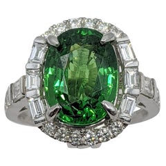 Tsavorite Fashion Ring 
18 Karat
