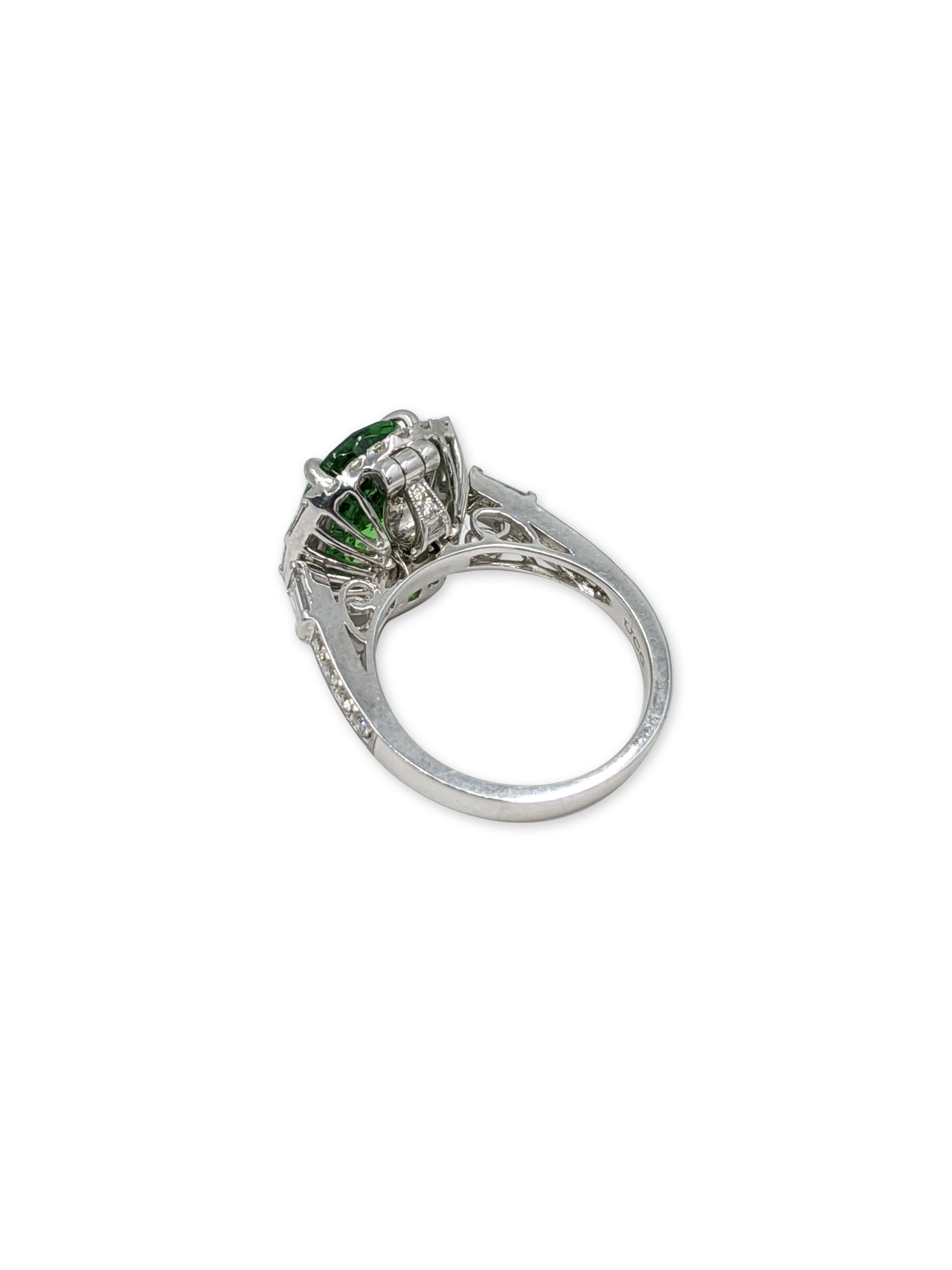 Oval Cut Tsavorite Fashion Ring '18 Karat' For Sale