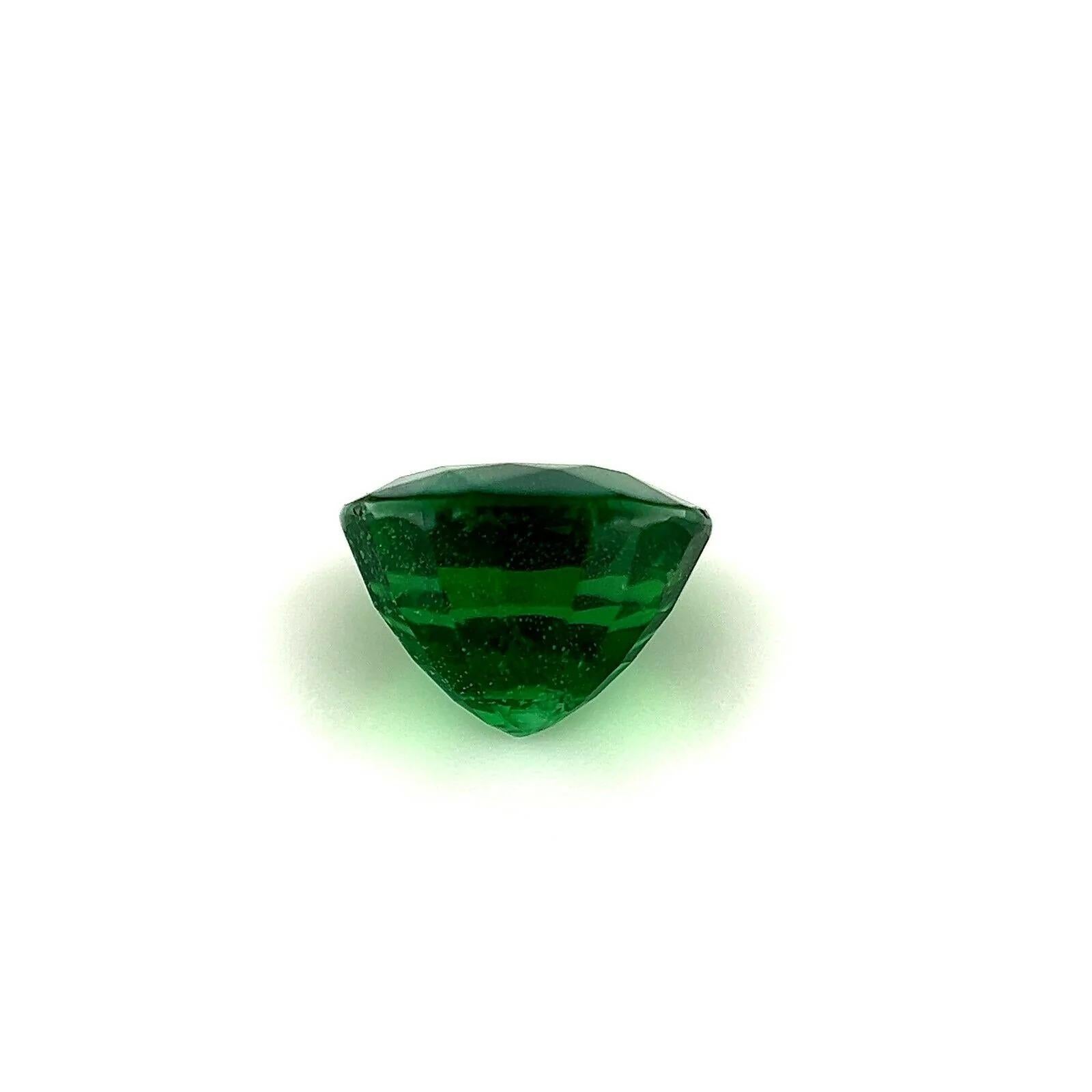 Taille ovale Tsavorite grenat taille ovale vert vif 2,02 carats, pierre précieuse de couleur fine en vente