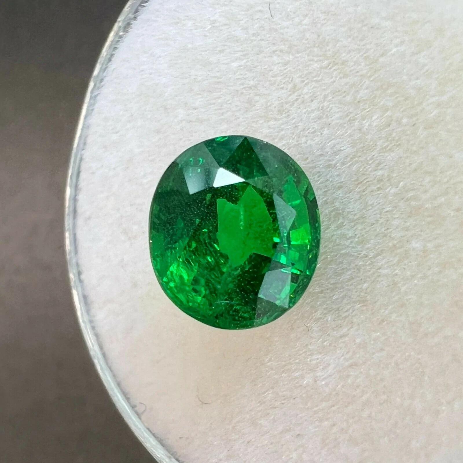 Tsavorite grenat taille ovale vert vif 2,02 carats, pierre précieuse de couleur fine Neuf - En vente à Birmingham, GB