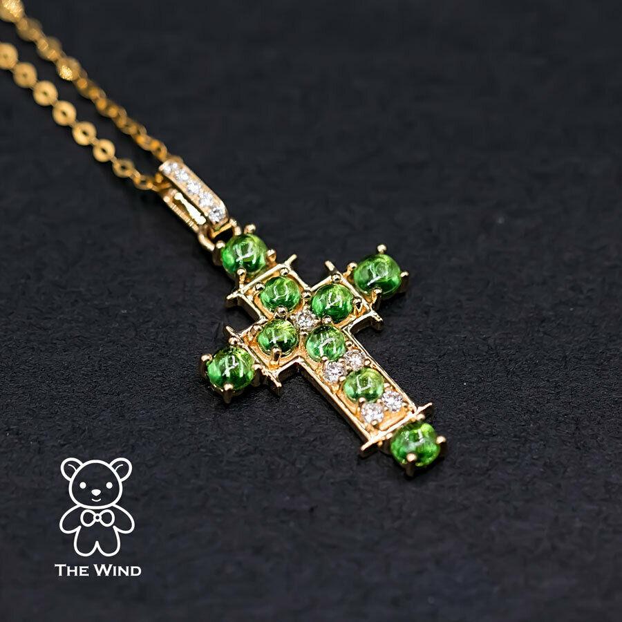Artiste Collier pendentif croix en or jaune 18 carats, grenat tsavorite et diamants en vente