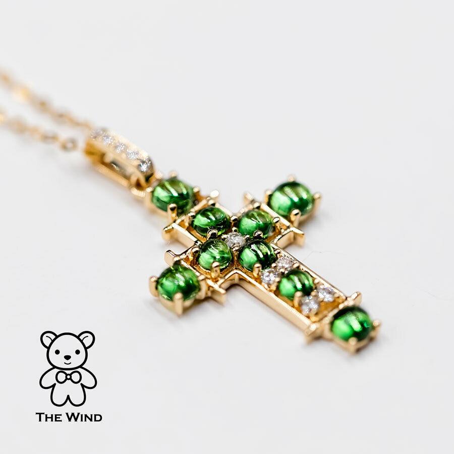 Collier pendentif croix en or jaune 18 carats, grenat tsavorite et diamants Neuf - En vente à Suwanee, GA