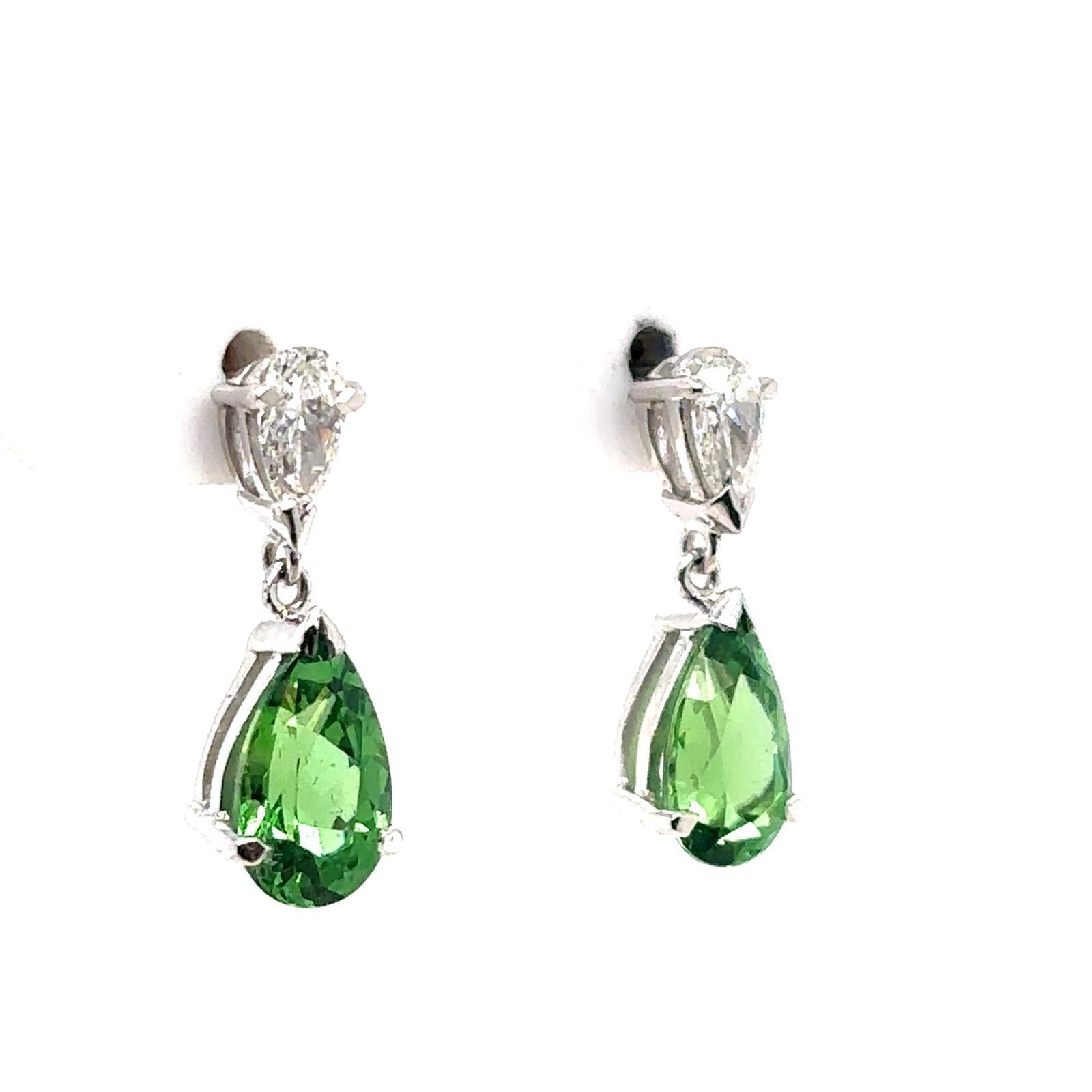 Pendientes Gota Granate Tsavorita y Diamante Pera sobre Pera Oro Blanco 18 Kilates Moderno en venta