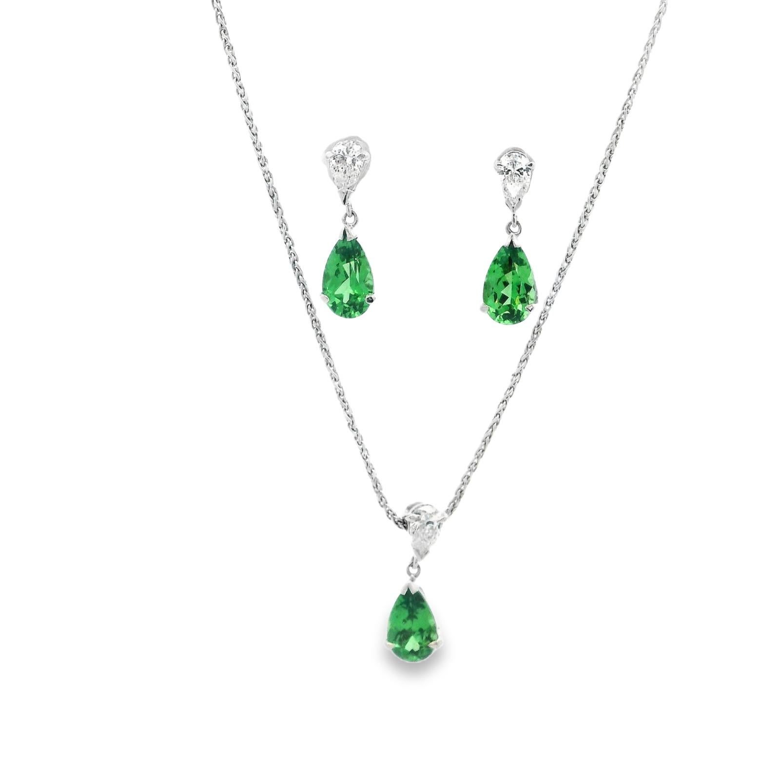 Pendientes Gota Granate Tsavorita y Diamante Pera sobre Pera Oro Blanco 18 Kilates en venta 2