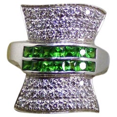 Tsavorite grenat et diamants  Bague en or 18K