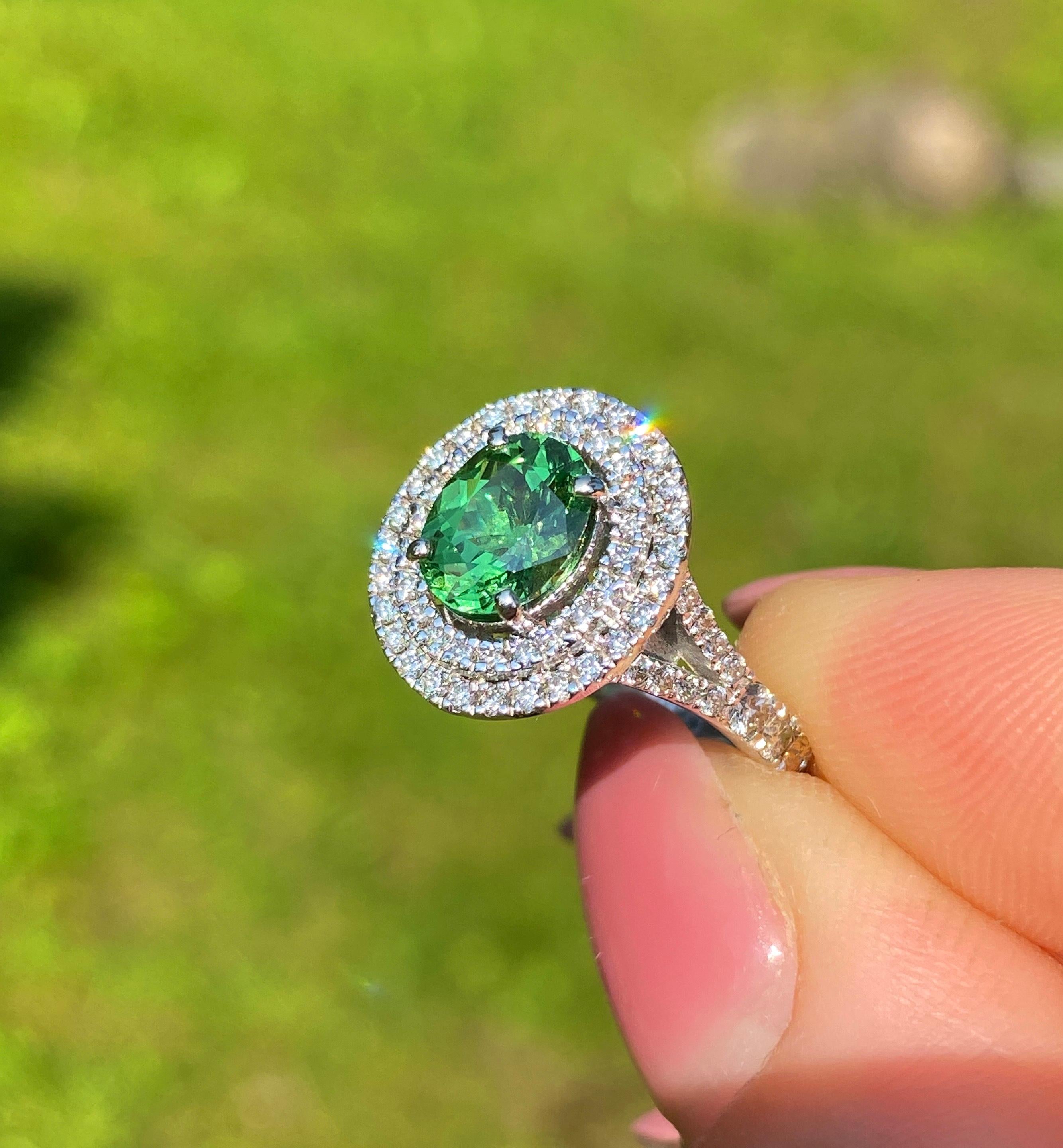 Donna Tsavorite Garnet and Diamonds natural gemstone Ring, 14 Karat White Gold, 7US in vendita