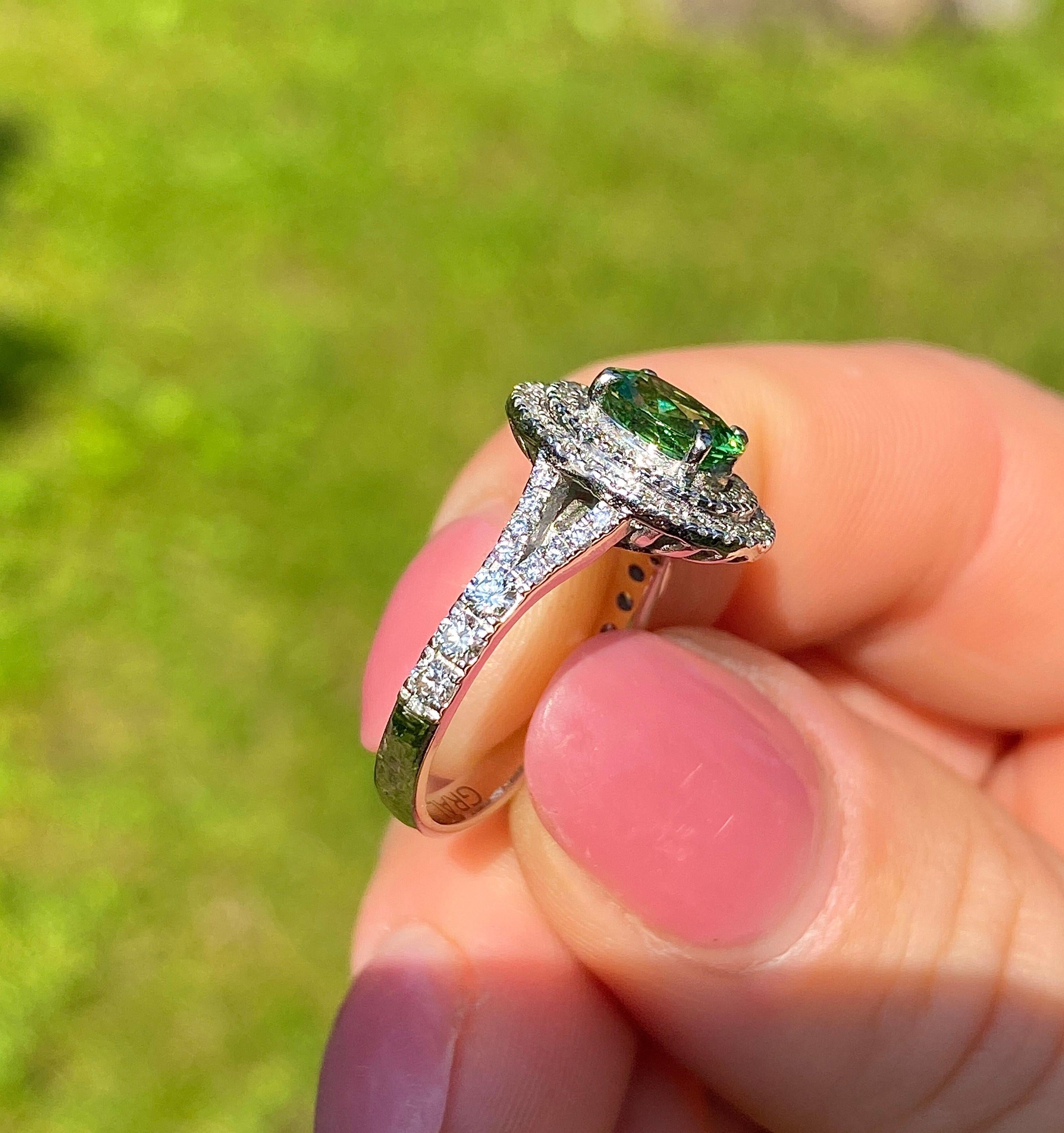 Tsavorite Garnet and Diamonds natural gemstone Ring, 14 Karat White Gold, 7US in vendita 2