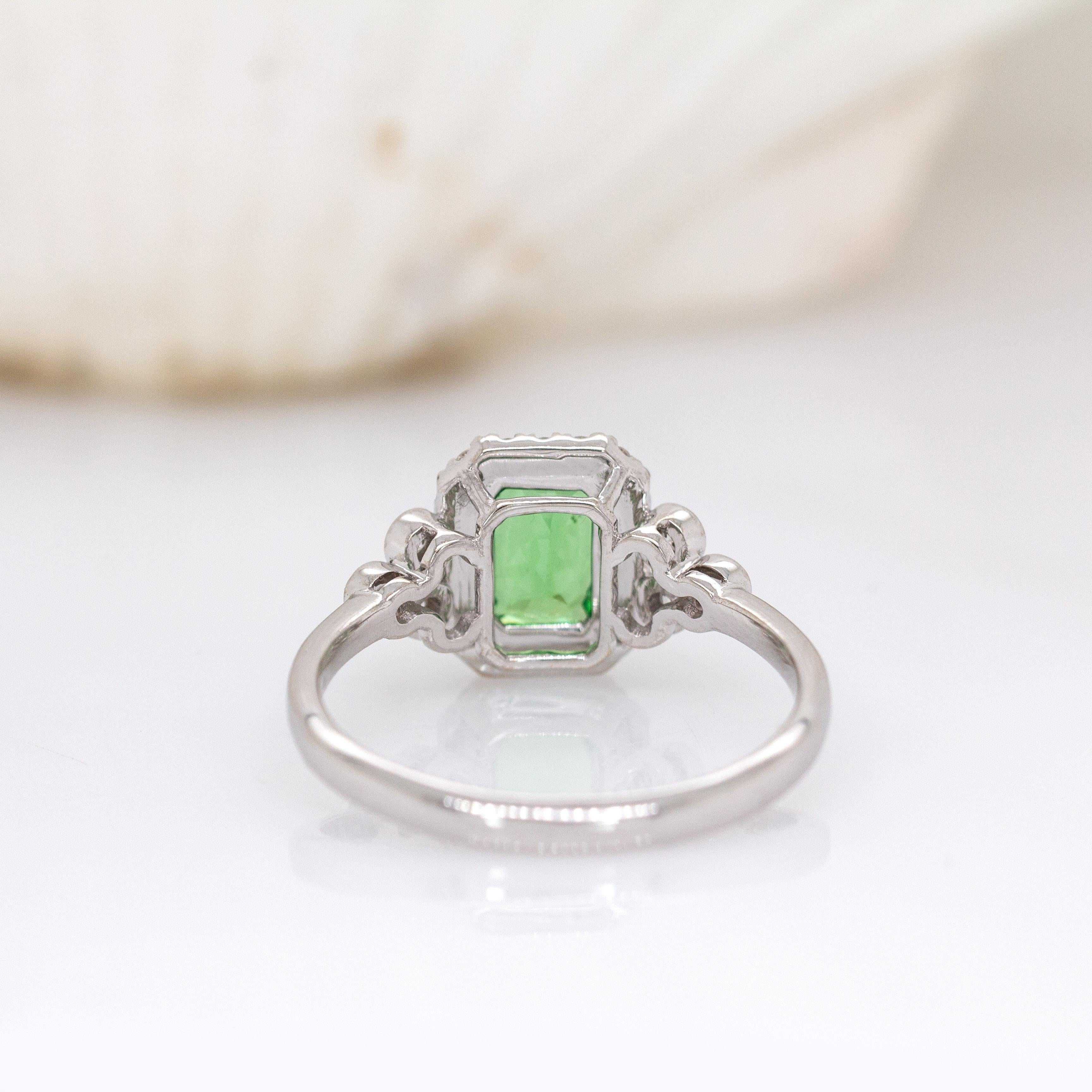 Tsavorit Granat und Erde Mined Diamond Akzente Ring in 14k massivem Weißgold im Zustand „Neu“ im Angebot in Columbus, OH