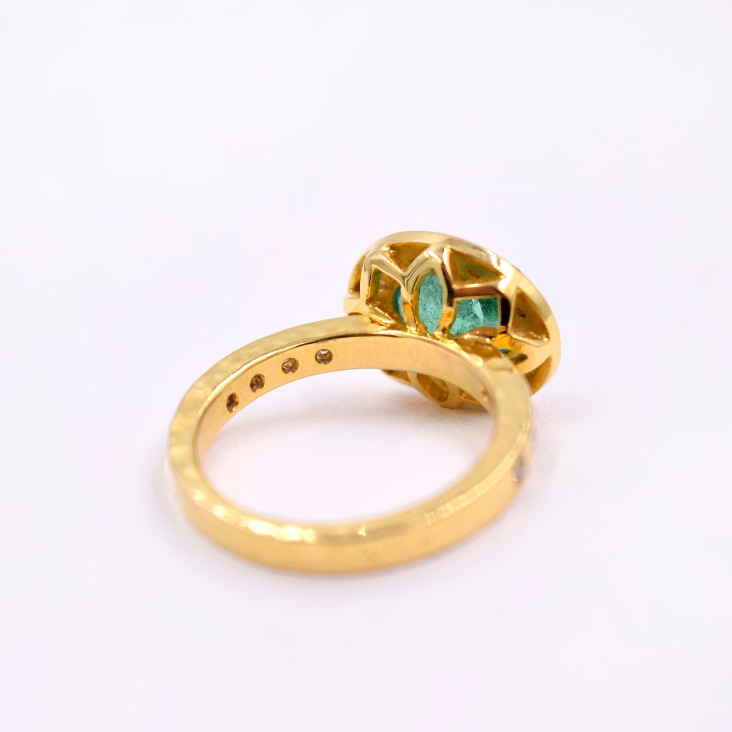 Tsavorite Garnet and White Diamond Cocktail Ring in 18 Karat Yellow Gold In New Condition For Sale In Mill Valley, CA