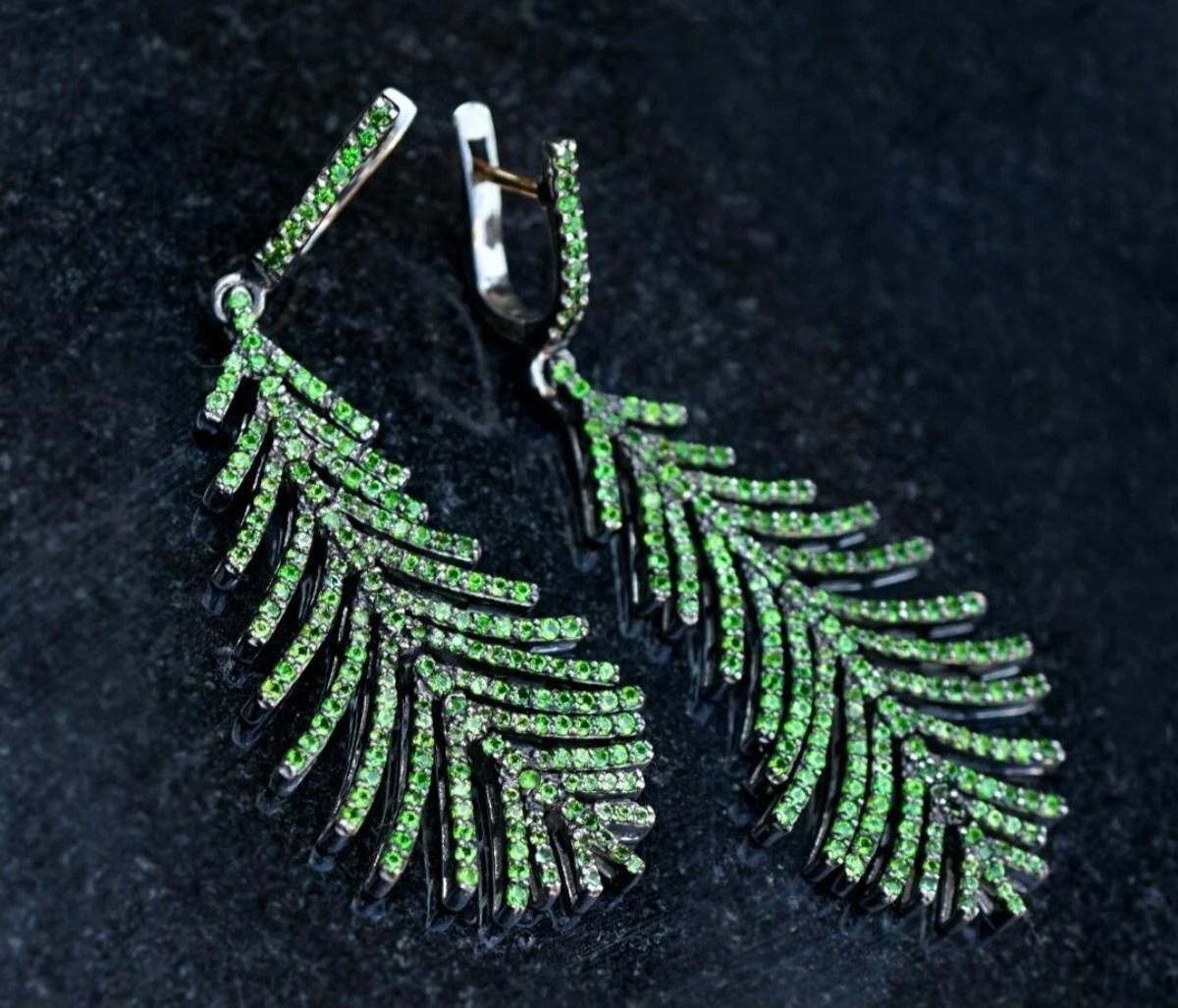 Tsavorite Garnet Dangling Earring 925 Silver Plume Earring Handmade Wedding Gift In New Condition For Sale In Chicago, IL