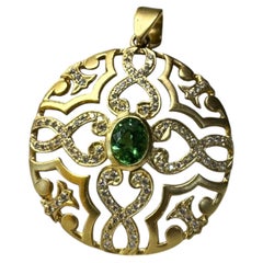 Ciondolo in oro 18k con granato di tsavorite e diamanti, diametro 1".