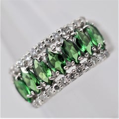 Platinbandring mit Tsavorit, Granat und Diamant