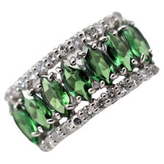 Bague à anneau en platine avec tsavorite, grenat et diamant