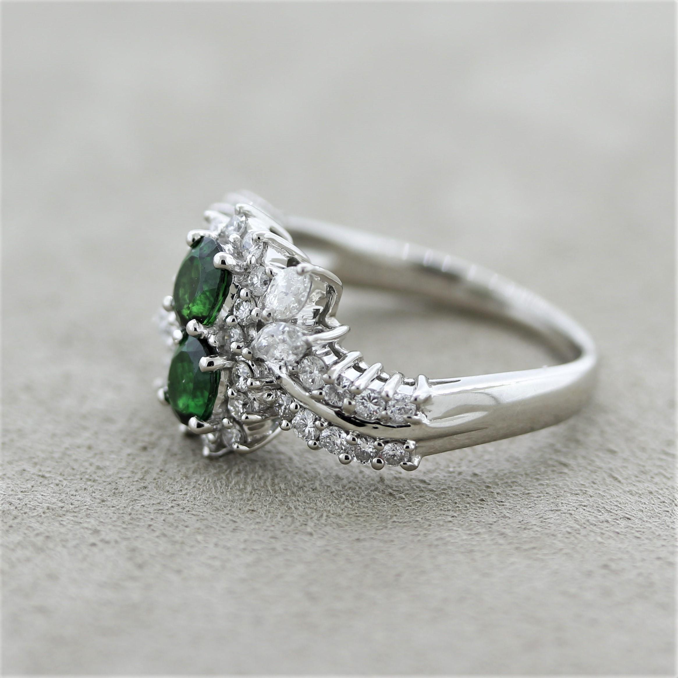 Taglio misto Anello in platino con granato tsavorite e diamante in vendita
