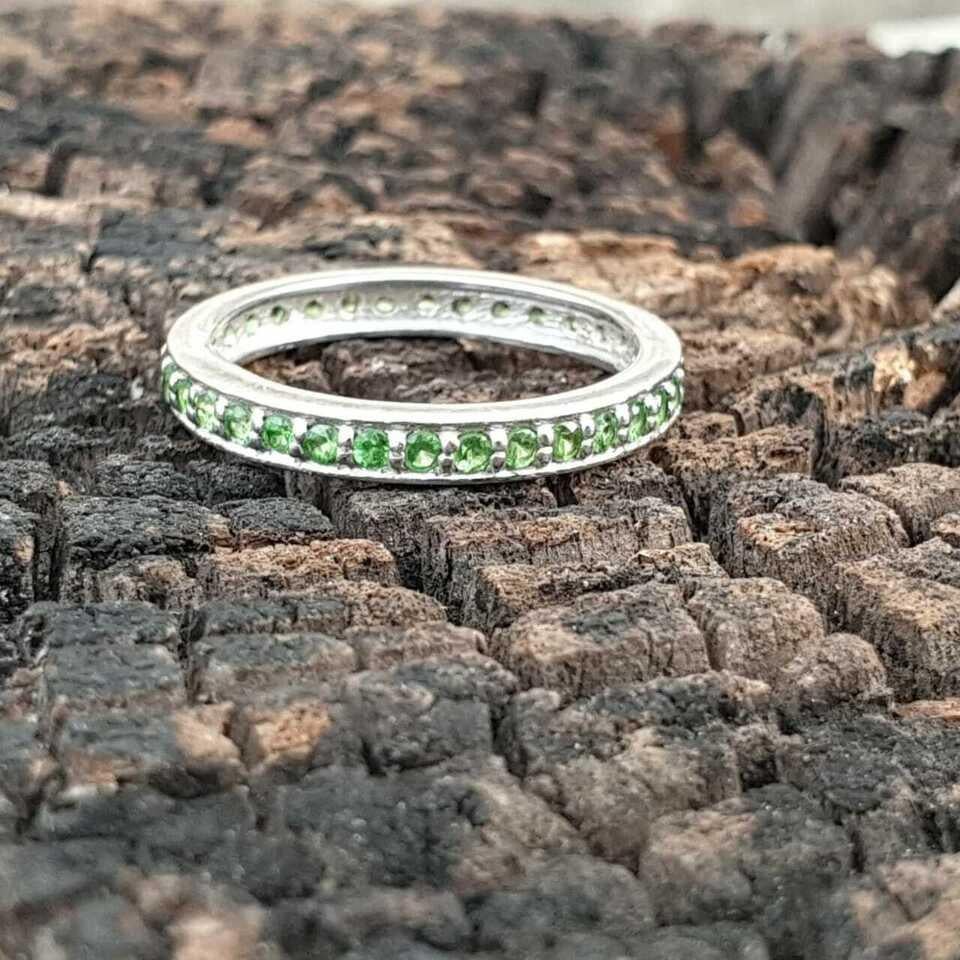 Tsavorit Granat Eternity Bands Ring 925 Sterling Silber Ring Hochzeit Band. (Rundschliff)