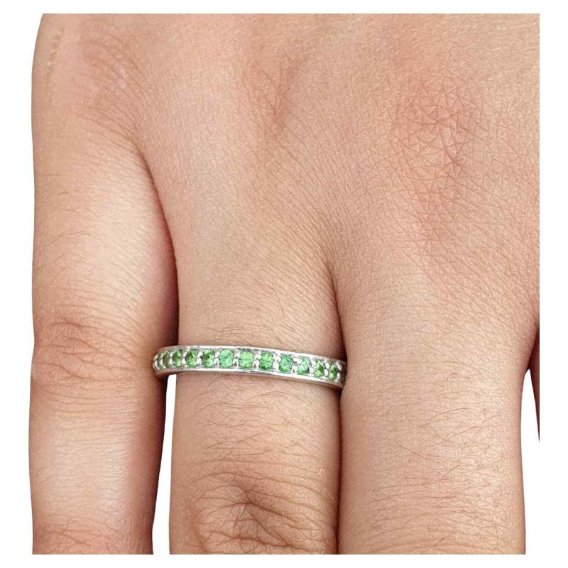 Tsavorite Garnet Eternity Bands Ring 925 Sterling Silver Ring Wedding Band. en vente