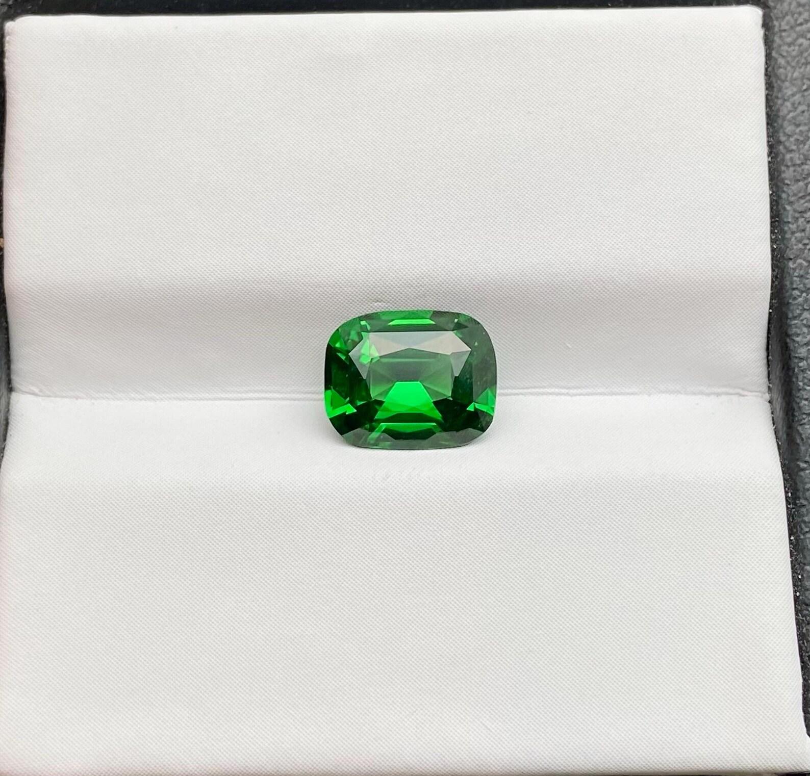 Taglio cuscino Granato di Tsavorite sfuso 1,66 Ct. gemma naturale, Cuscino, Tanzania, Certificato in vendita