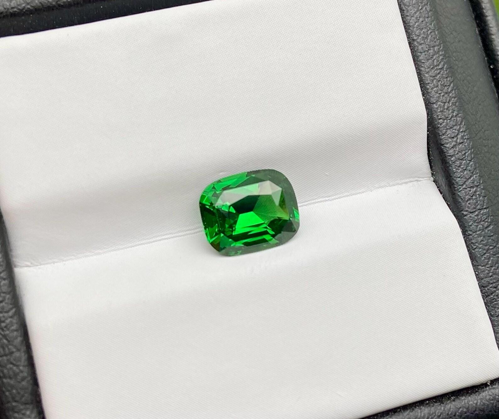 Granato di Tsavorite sfuso 1,66 Ct. gemma naturale, Cuscino, Tanzania, Certificato in vendita 1