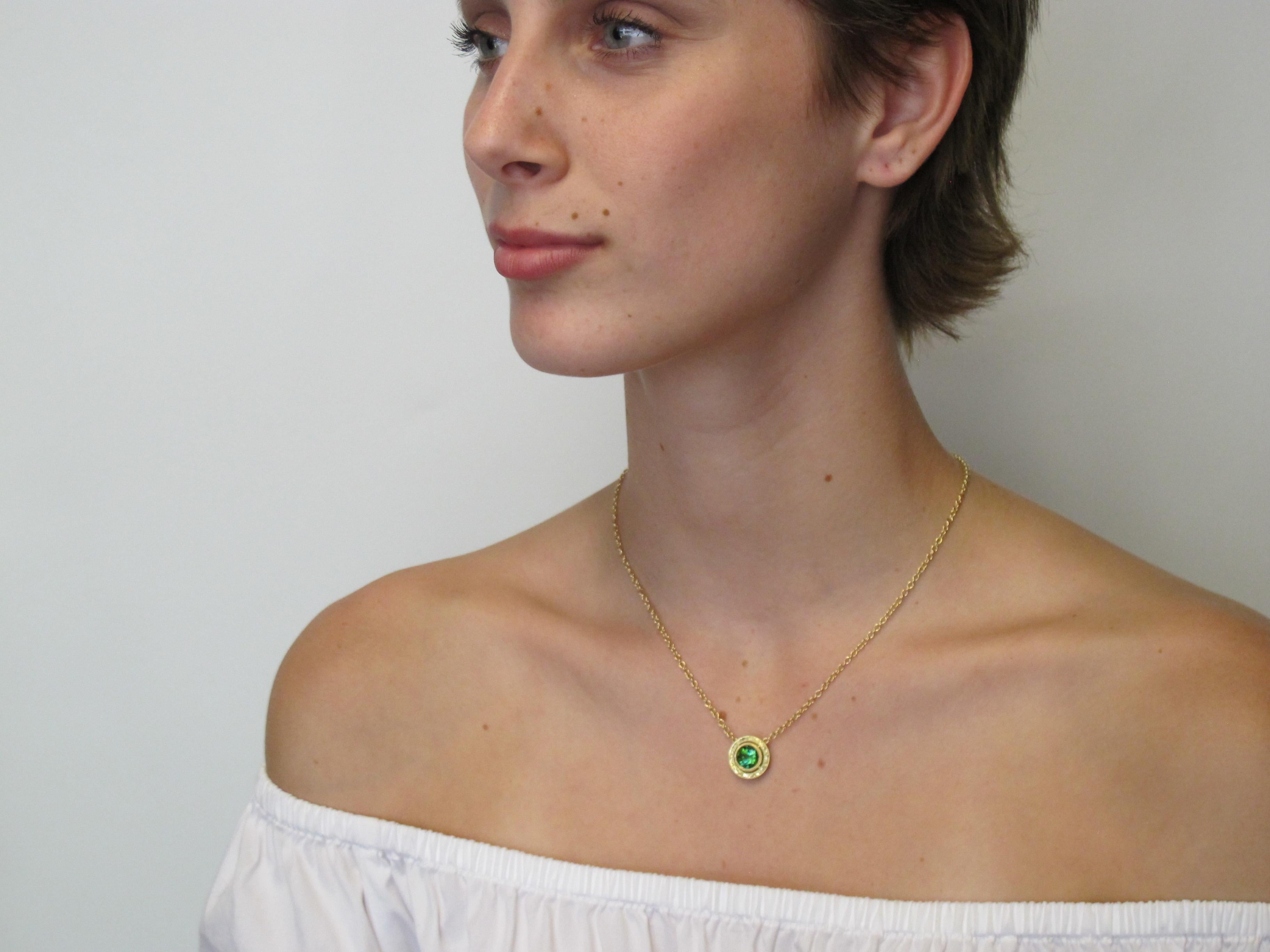 Gorgeous green Tsavorite Garnet (6.5mm/1.30cts) and 18k yellow gold necklace. 18